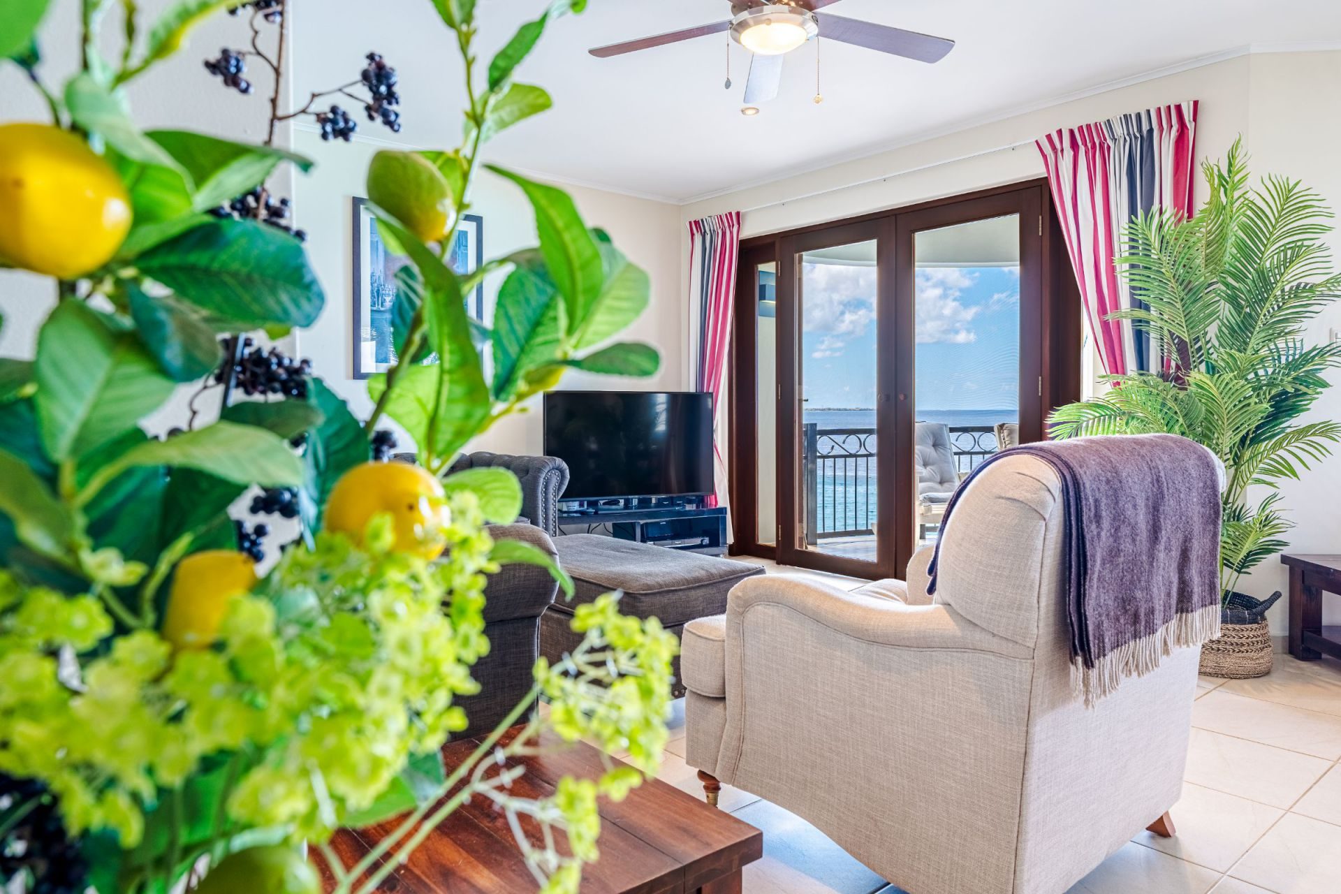 Vacation Condo on Seafront Boulevard, photograph 6 of 30
