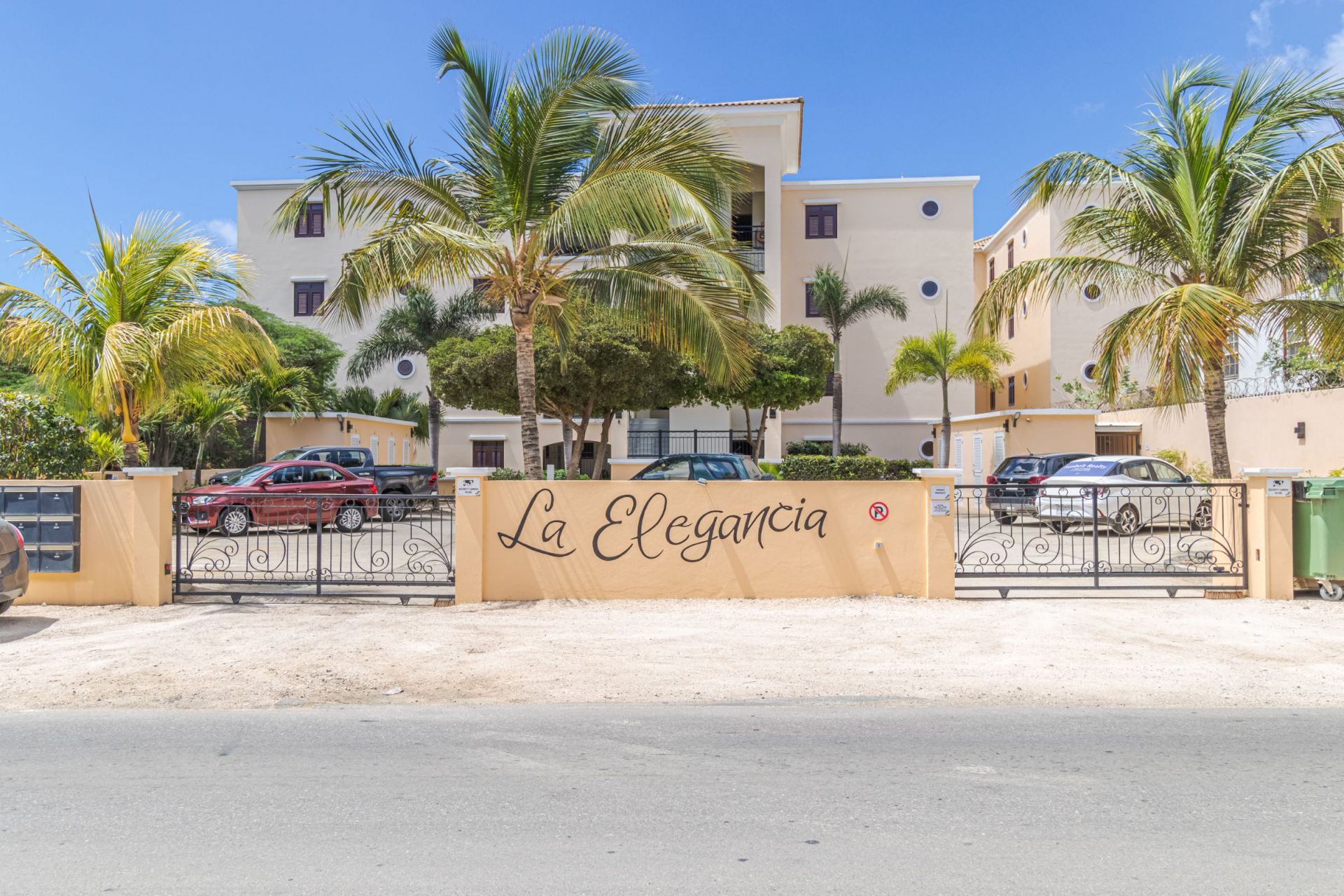 Elegancia Del Caribe 23, photograph 30 of 37