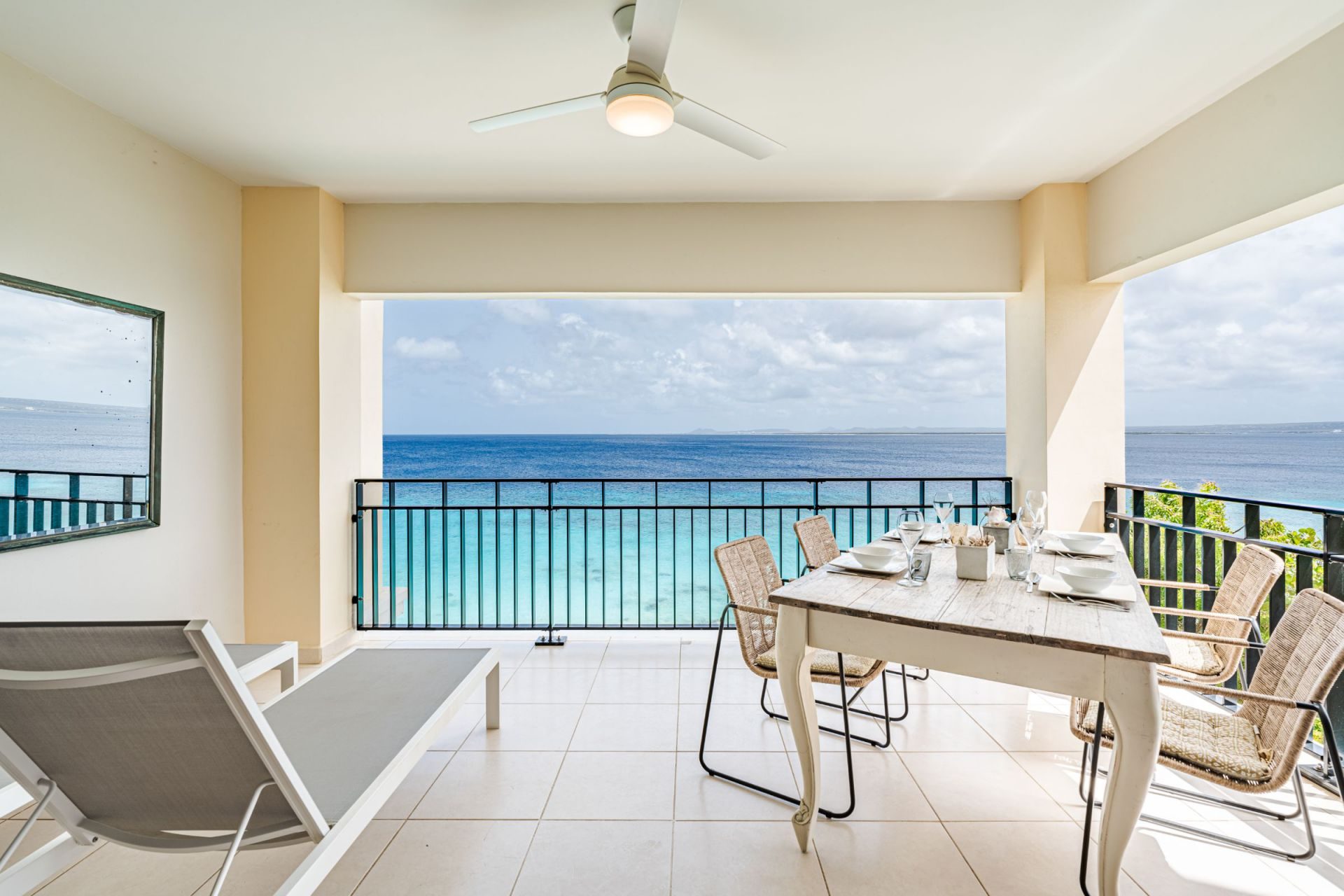 Bellevue Apartment with a Sandy Beach, photograph 7 of 23