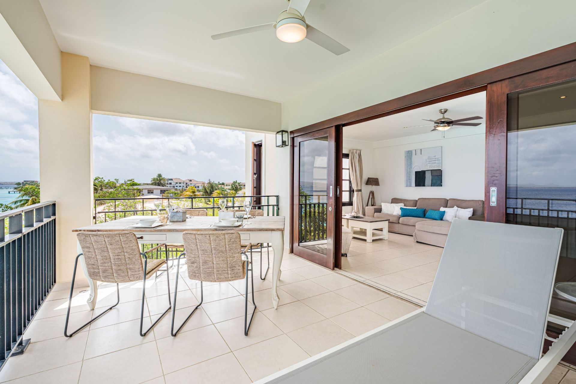 Bellevue Apartment with a Sandy Beach, photograph 8 of 23