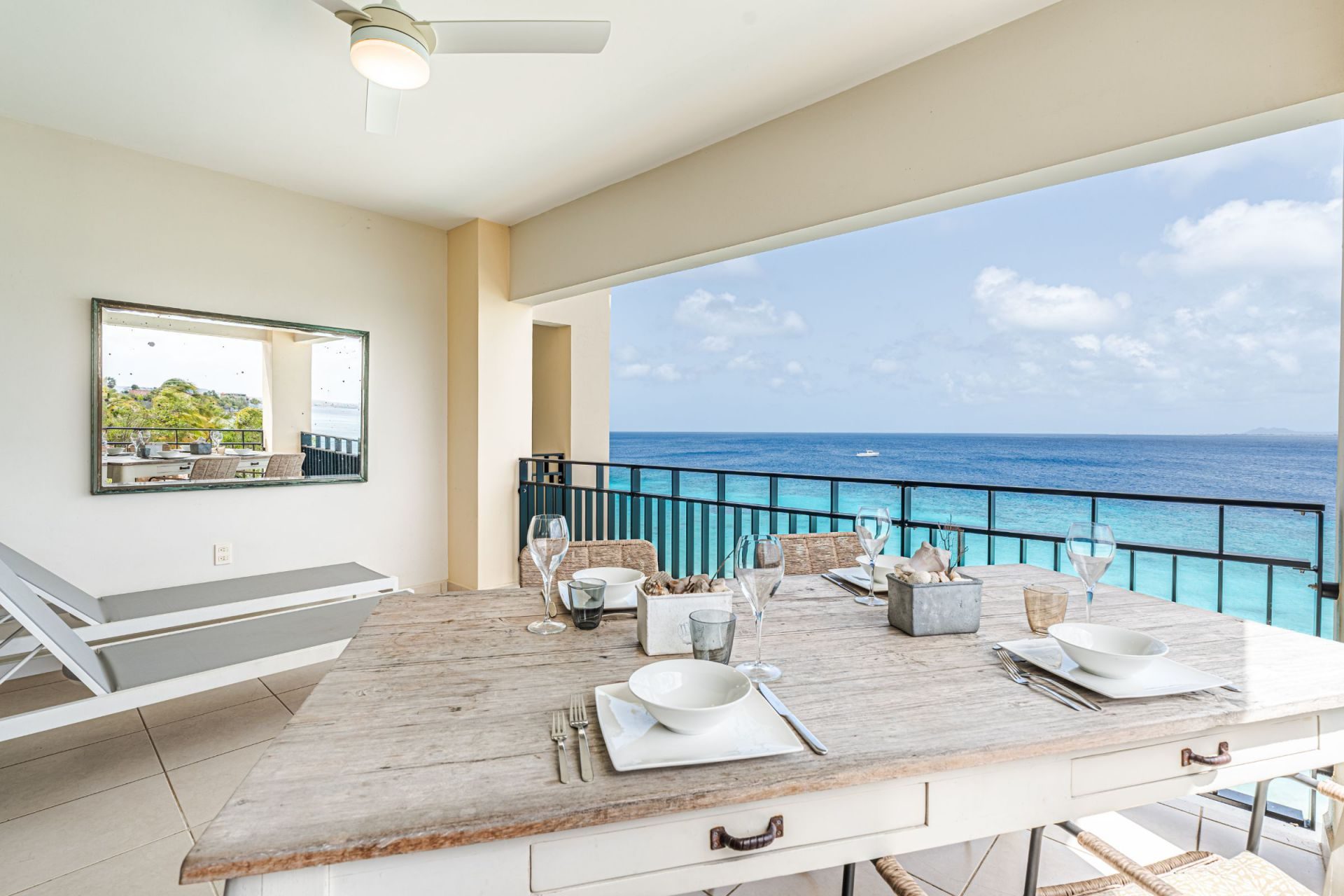 Bellevue Apartment with a Sandy Beach, photograph 6 of 23