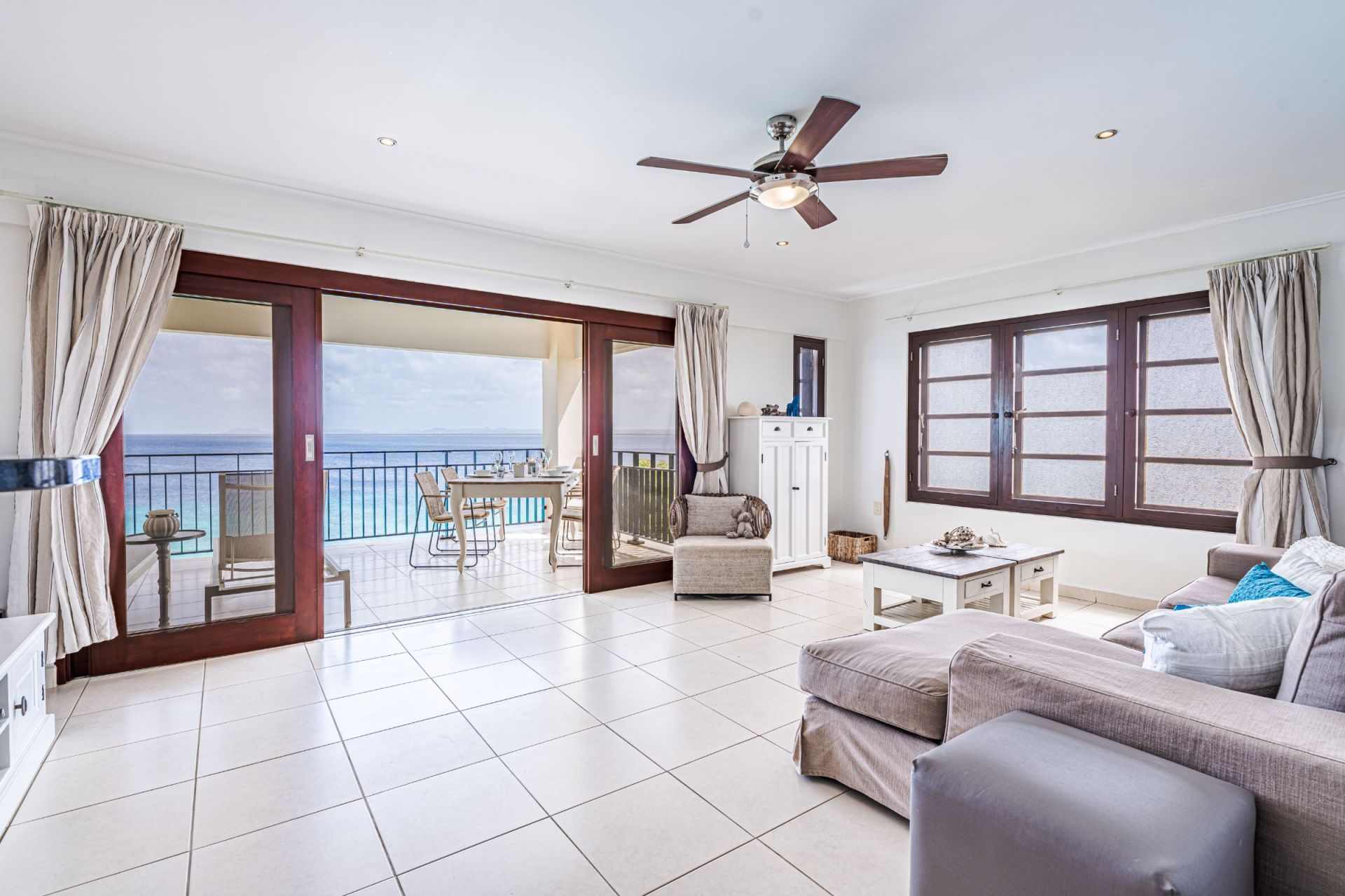 Bellevue Apartment with a Sandy Beach, photograph 9 of 23