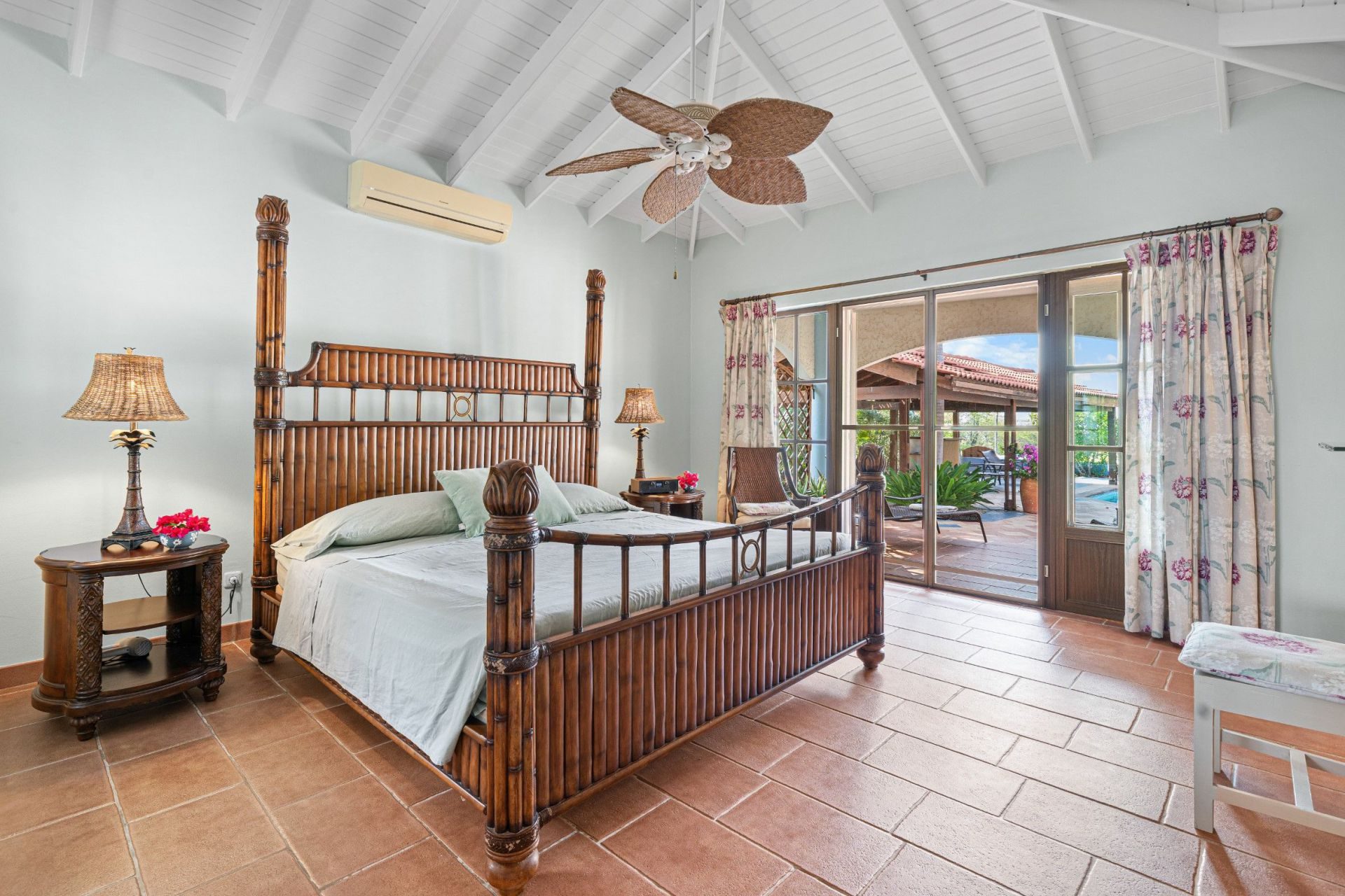 Villa with Pool, Just a Stroll from the Sea, photograph 12 of 14