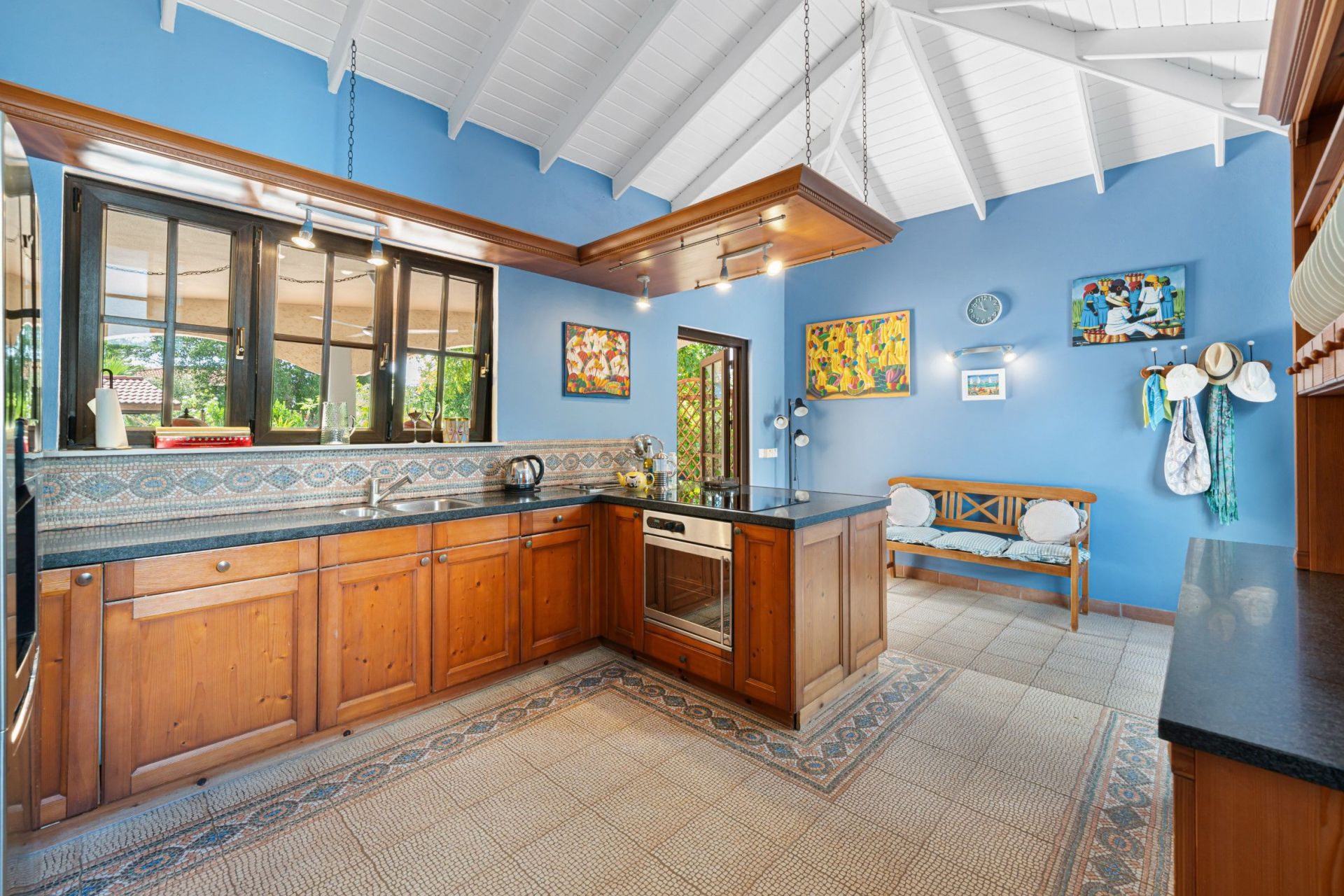Villa with Pool, Just a Stroll from the Sea, photograph 13 of 14
