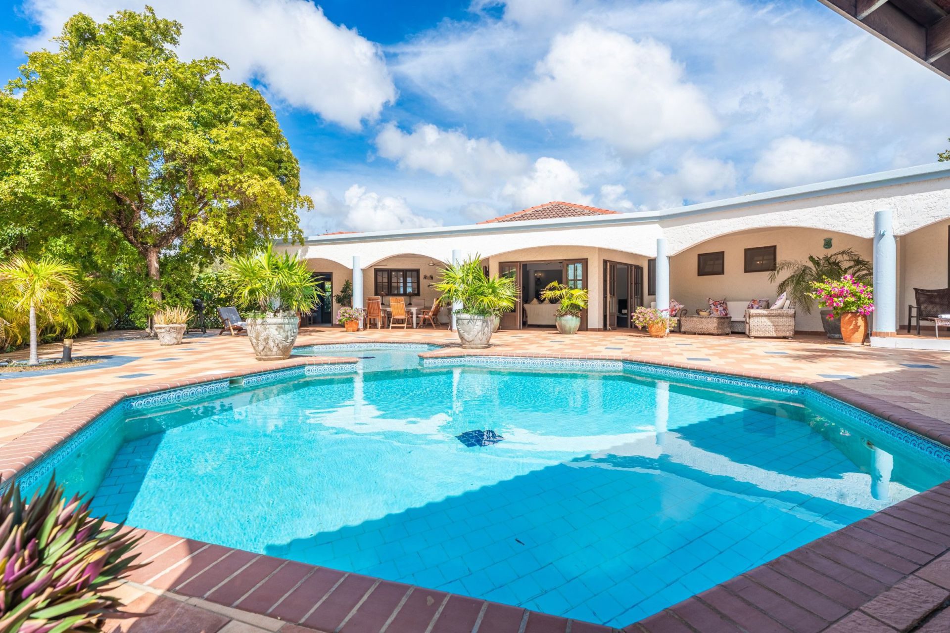Villa with Pool, Just a Stroll from the Sea, photograph 4 of 14