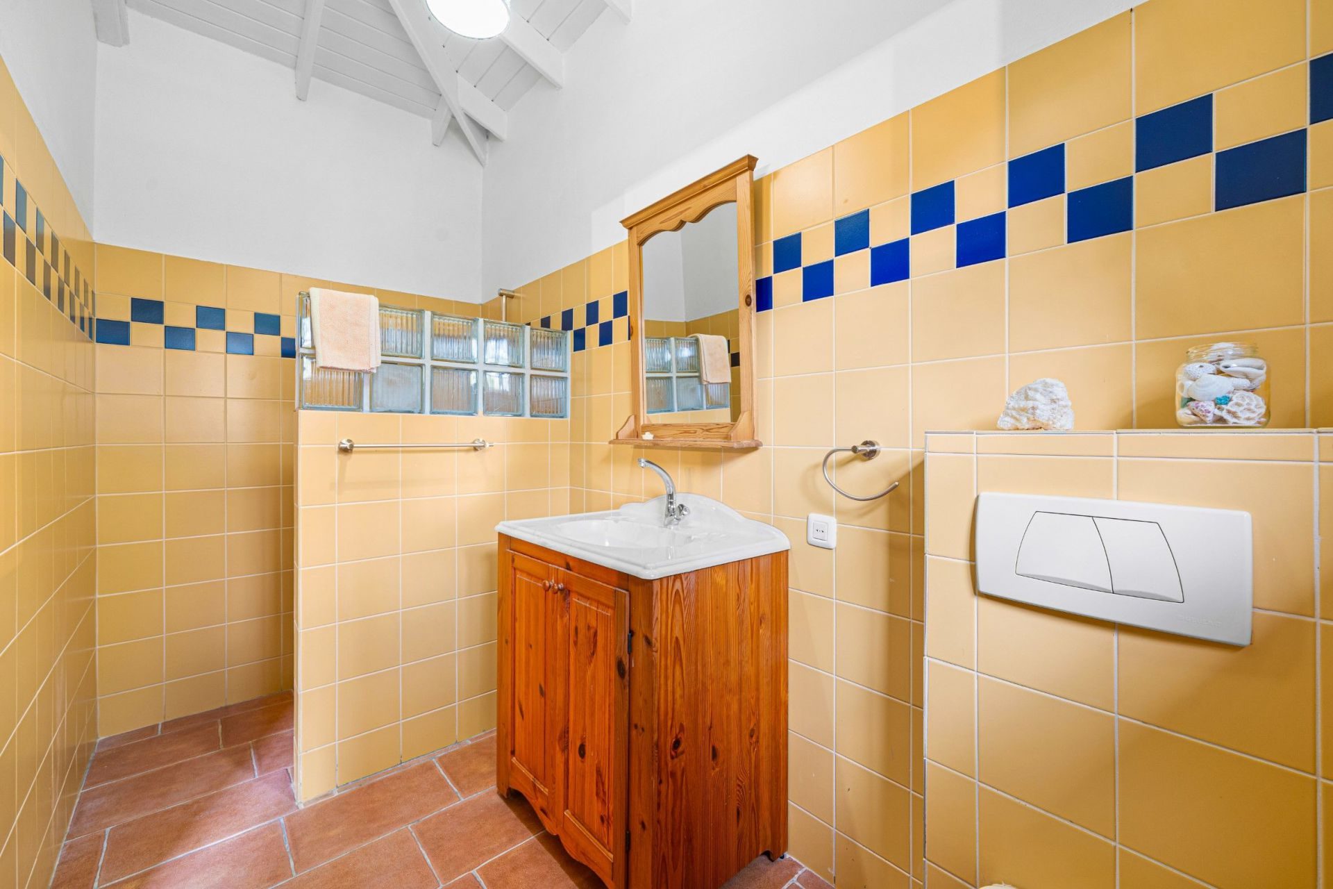 Villa with Pool, Just a Stroll from the Sea, photograph 9 of 14