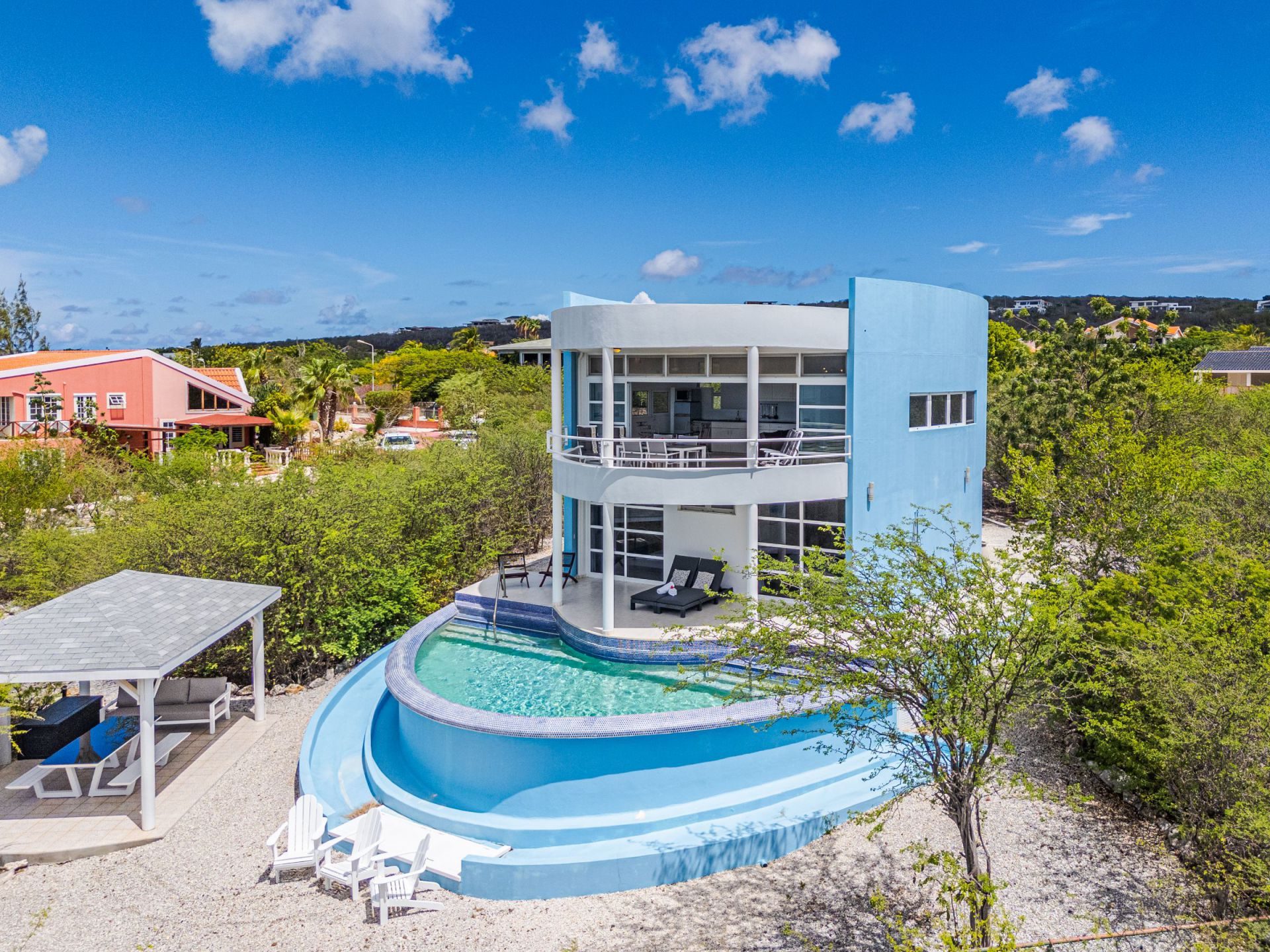 Distinctive Oval Clifftop Vacation Villa, photograph 3 of 21