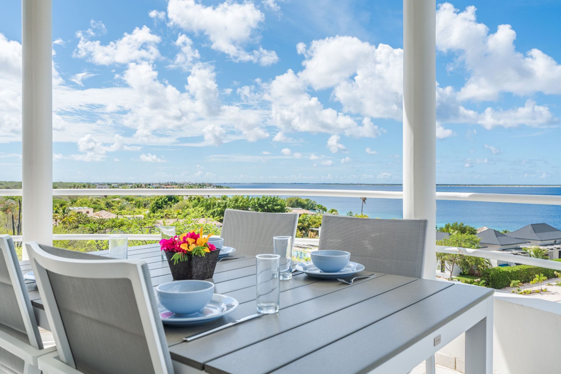 Distinctive Oval Clifftop Vacation Villa, photograph 17 of 21
