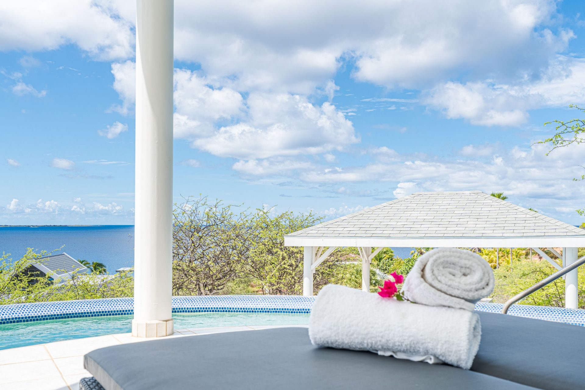 Distinctive Oval Clifftop Vacation Villa, photograph 19 of 21