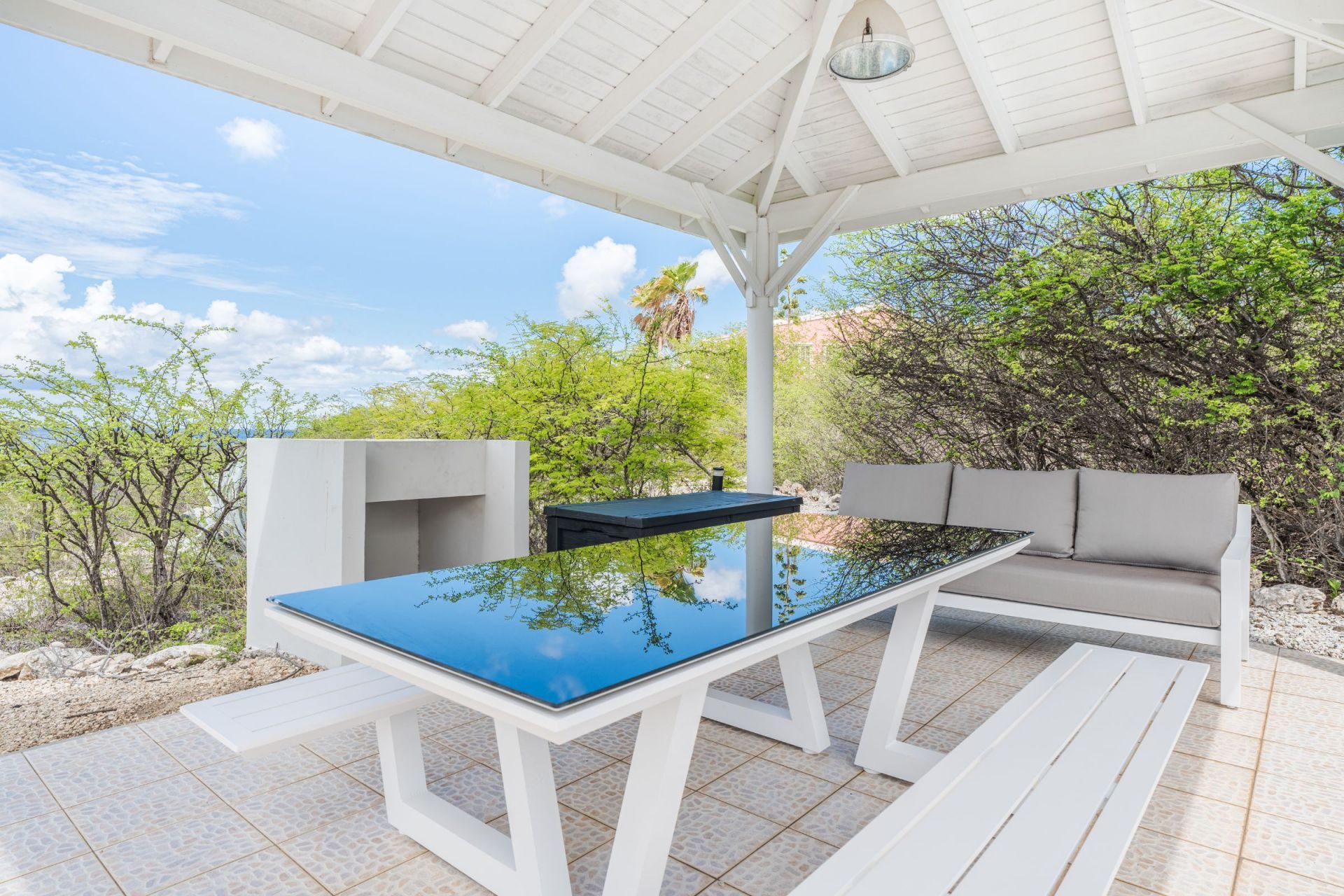 Distinctive Oval Clifftop Vacation Villa, photograph 20 of 21