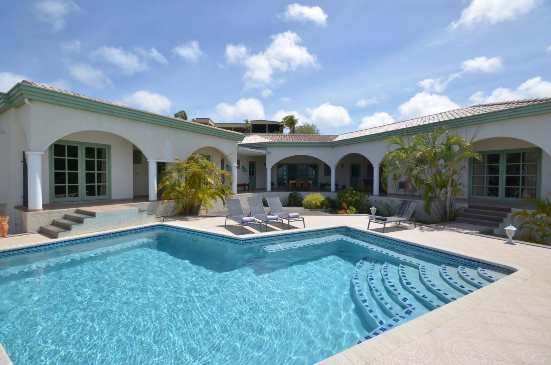 Seafront Dive & Snorkeling villa, photograph 3 of 16