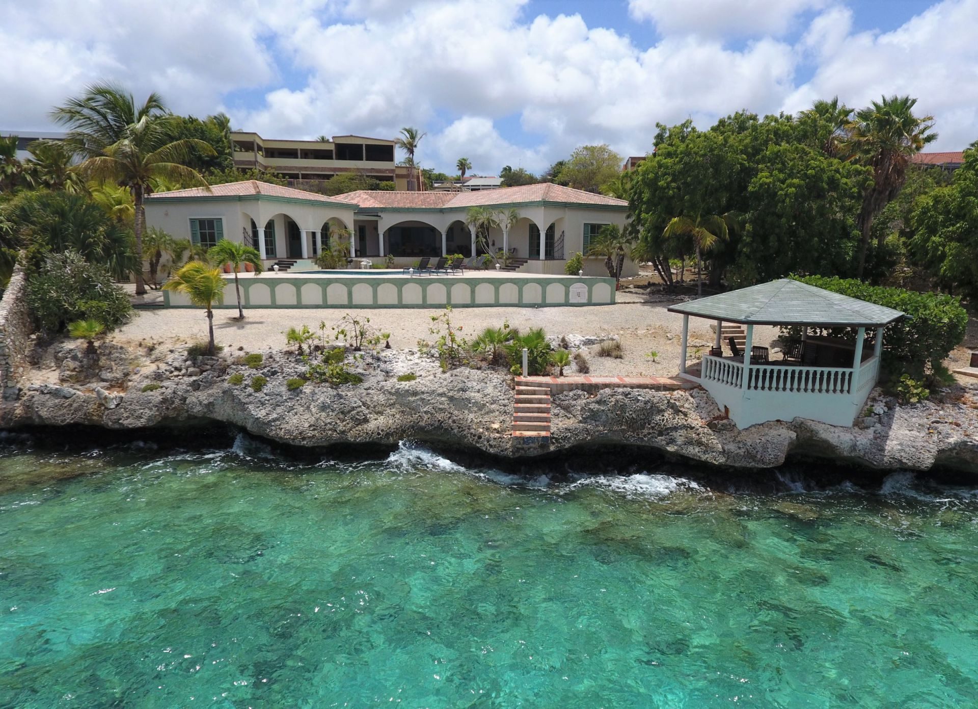 Seafront Dive & Snorkeling villa, photograph 5 of 16