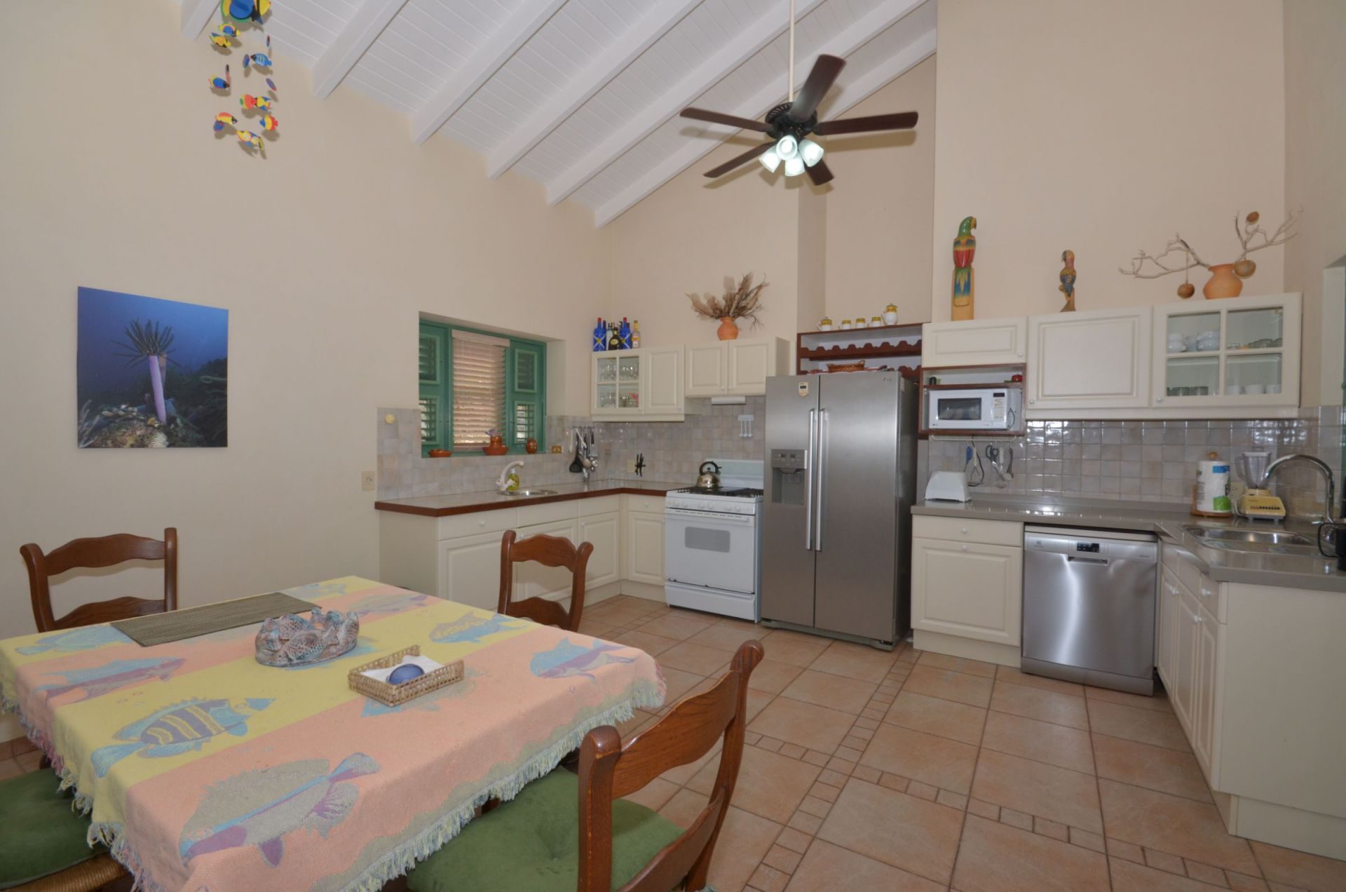 Seafront Dive & Snorkeling villa, photograph 6 of 16
