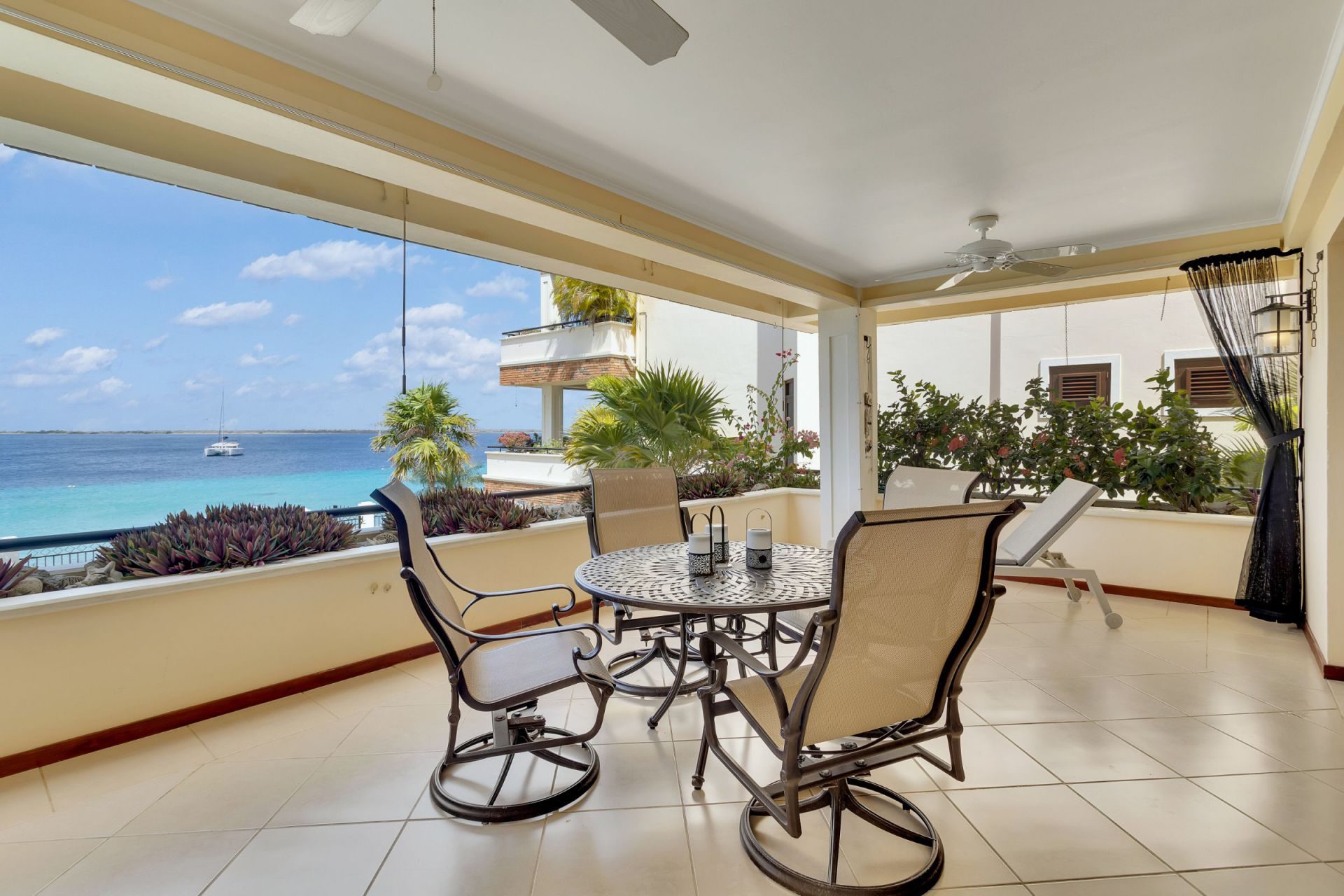 Kralendijk Sea Front Condo with Pool, photograph 28 of 57