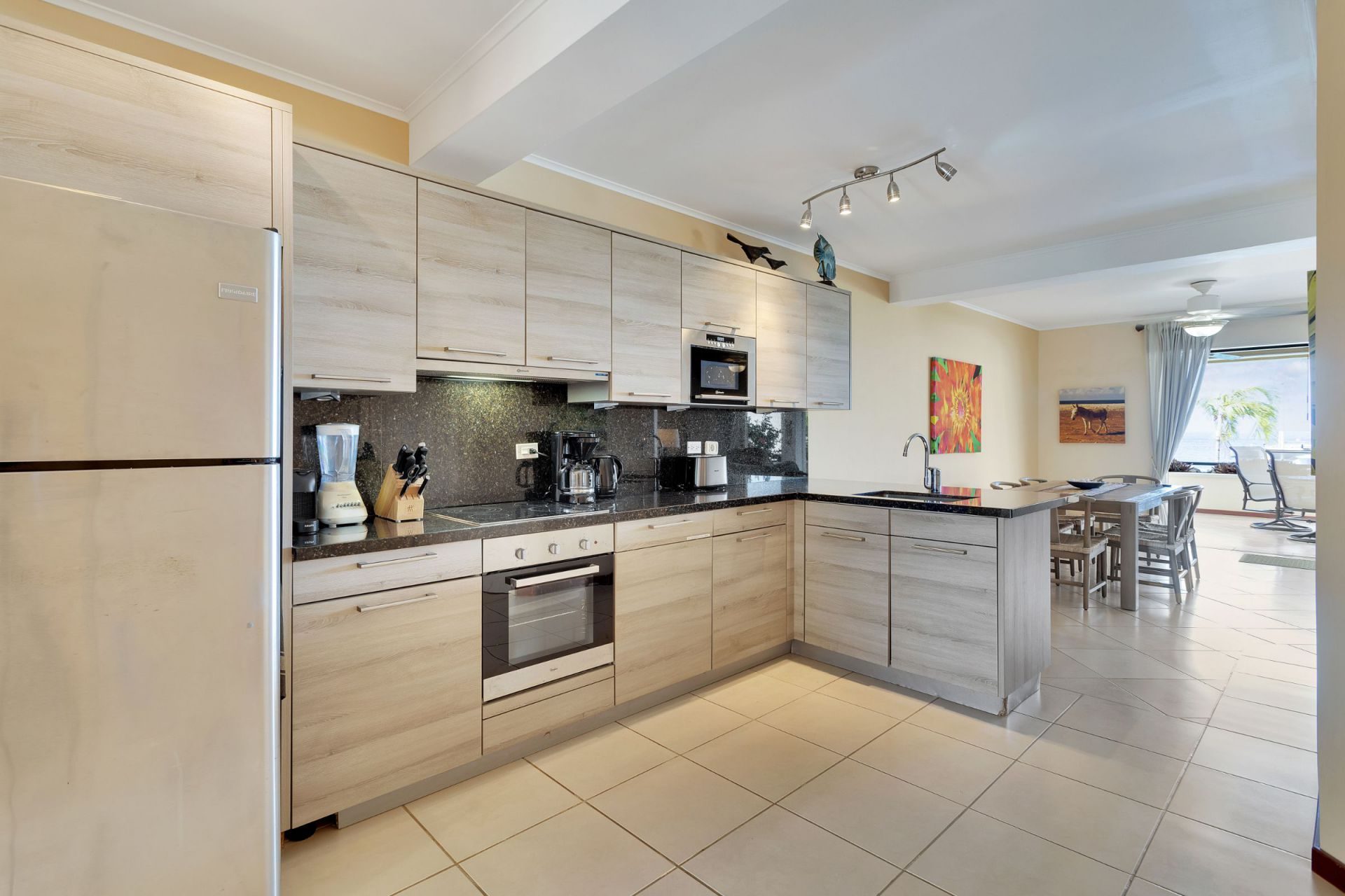 Kralendijk Sea Front Condo with Pool, photograph 11 of 57