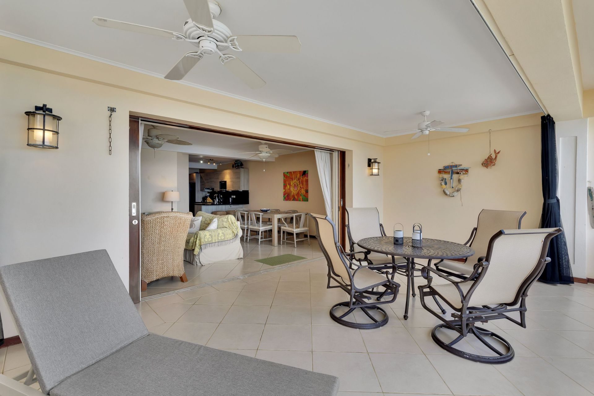 Kralendijk Sea Front Condo with Pool, photograph 27 of 57
