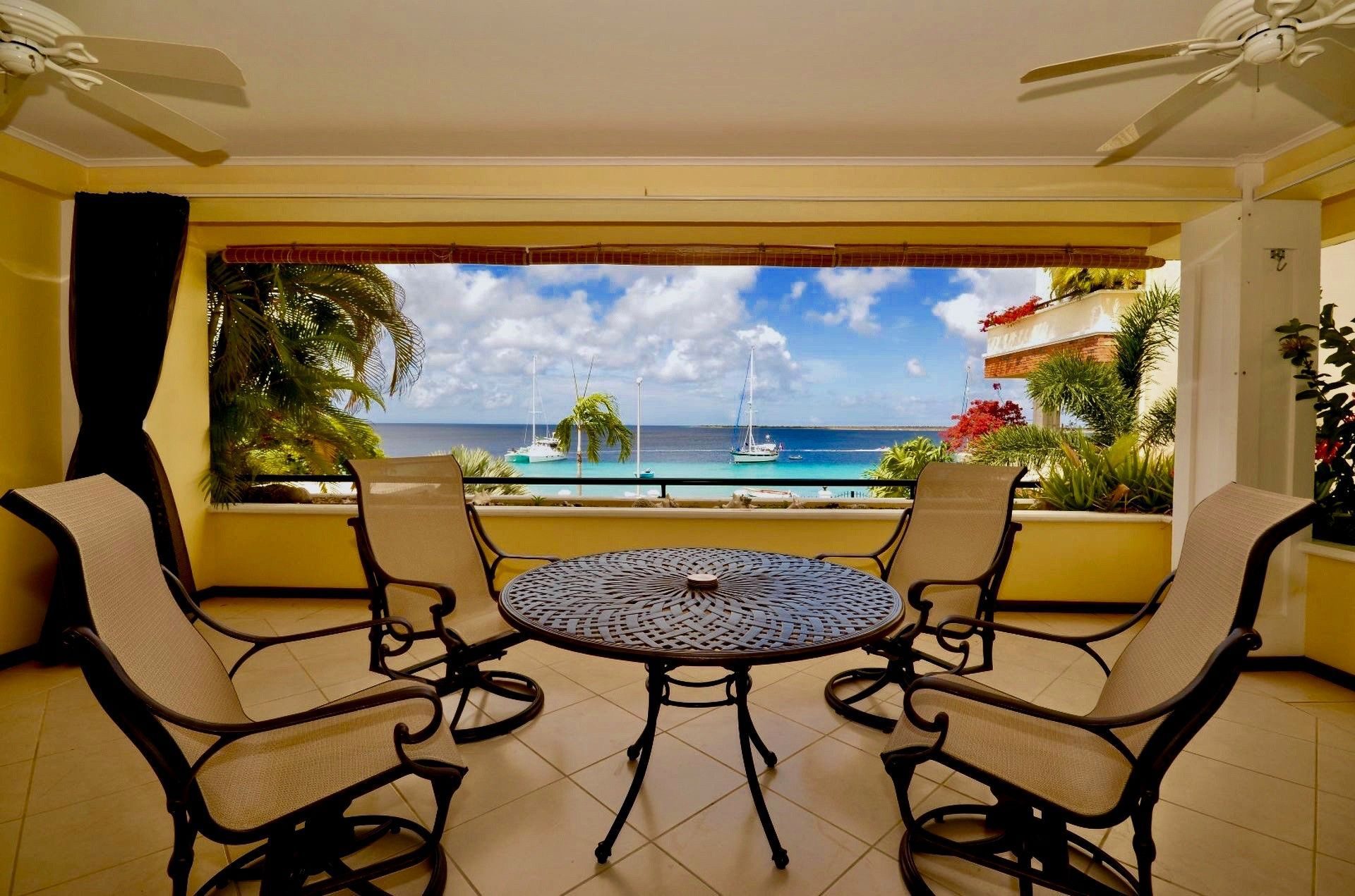 Kralendijk Sea Front Condo with Pool, photograph 2 of 57