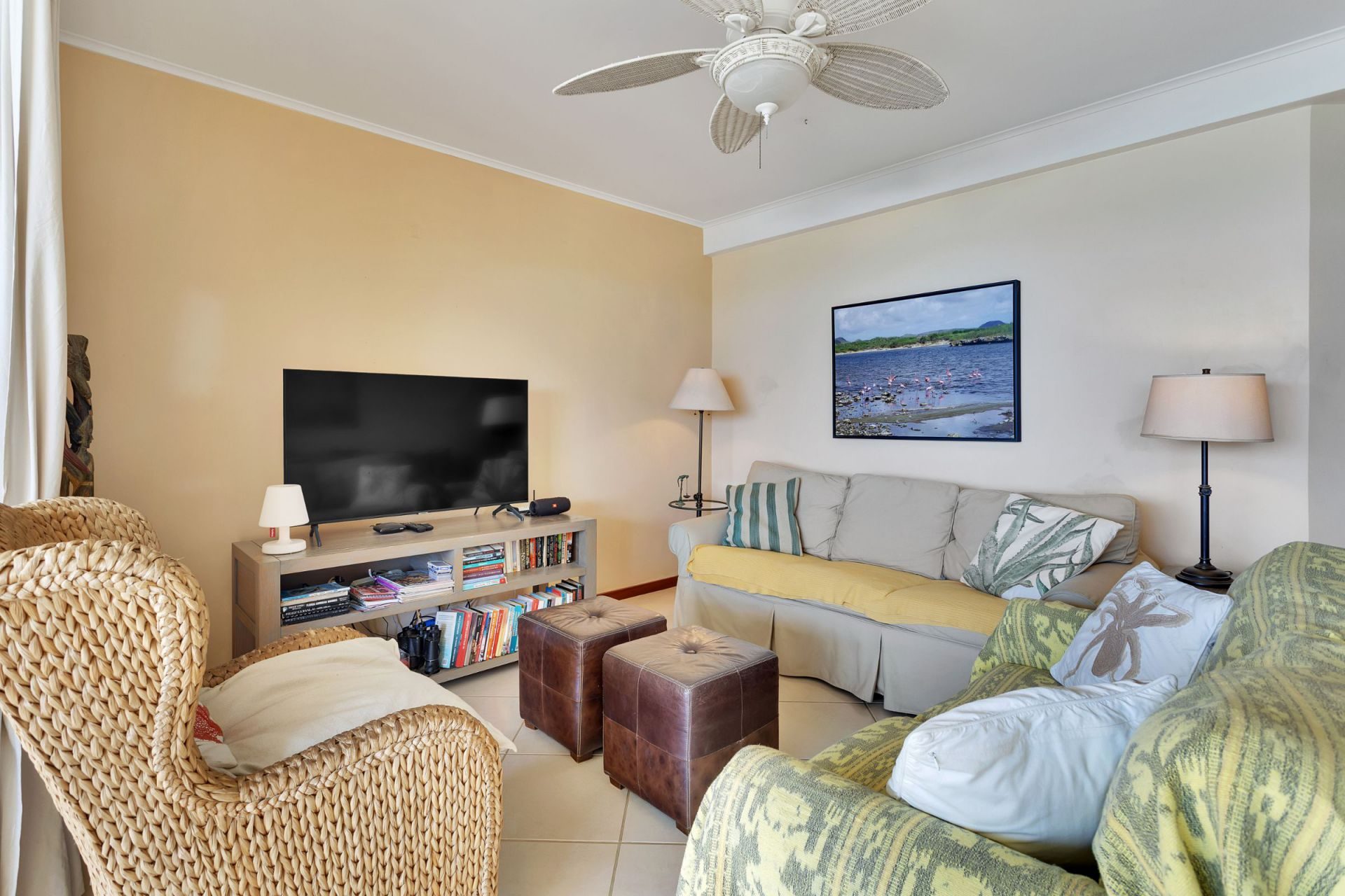 Kralendijk Sea Front Condo with Pool, photograph 19 of 57