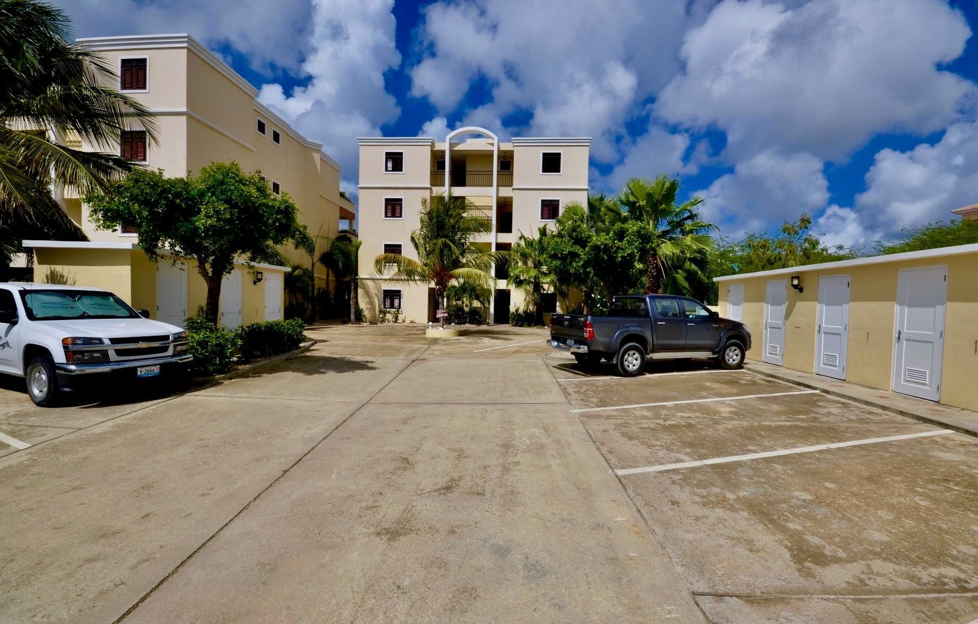 Kralendijk Sea Front Condo with Pool, photograph 22 of 57
