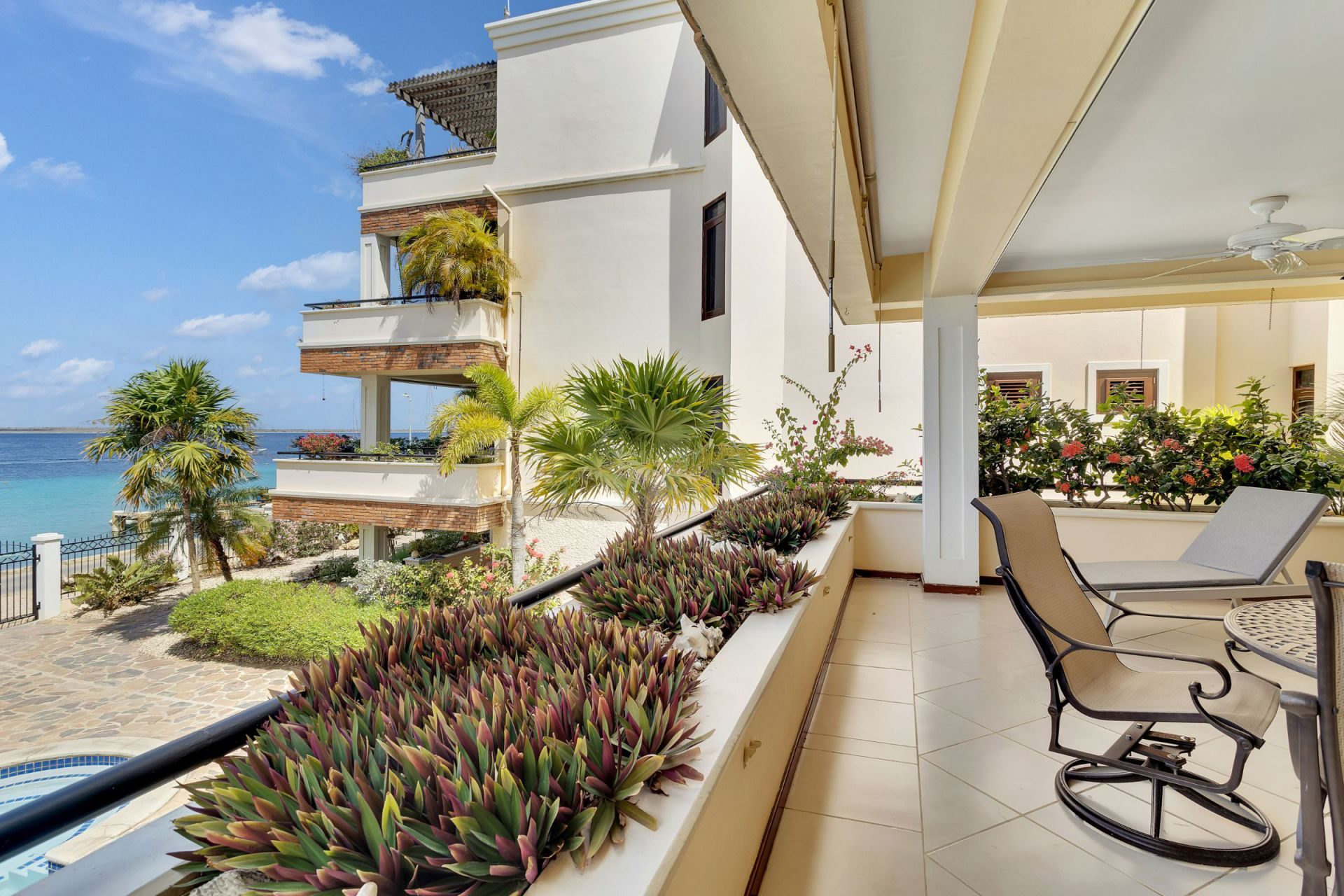 Kralendijk Sea Front Condo with Pool, photograph 32 of 57