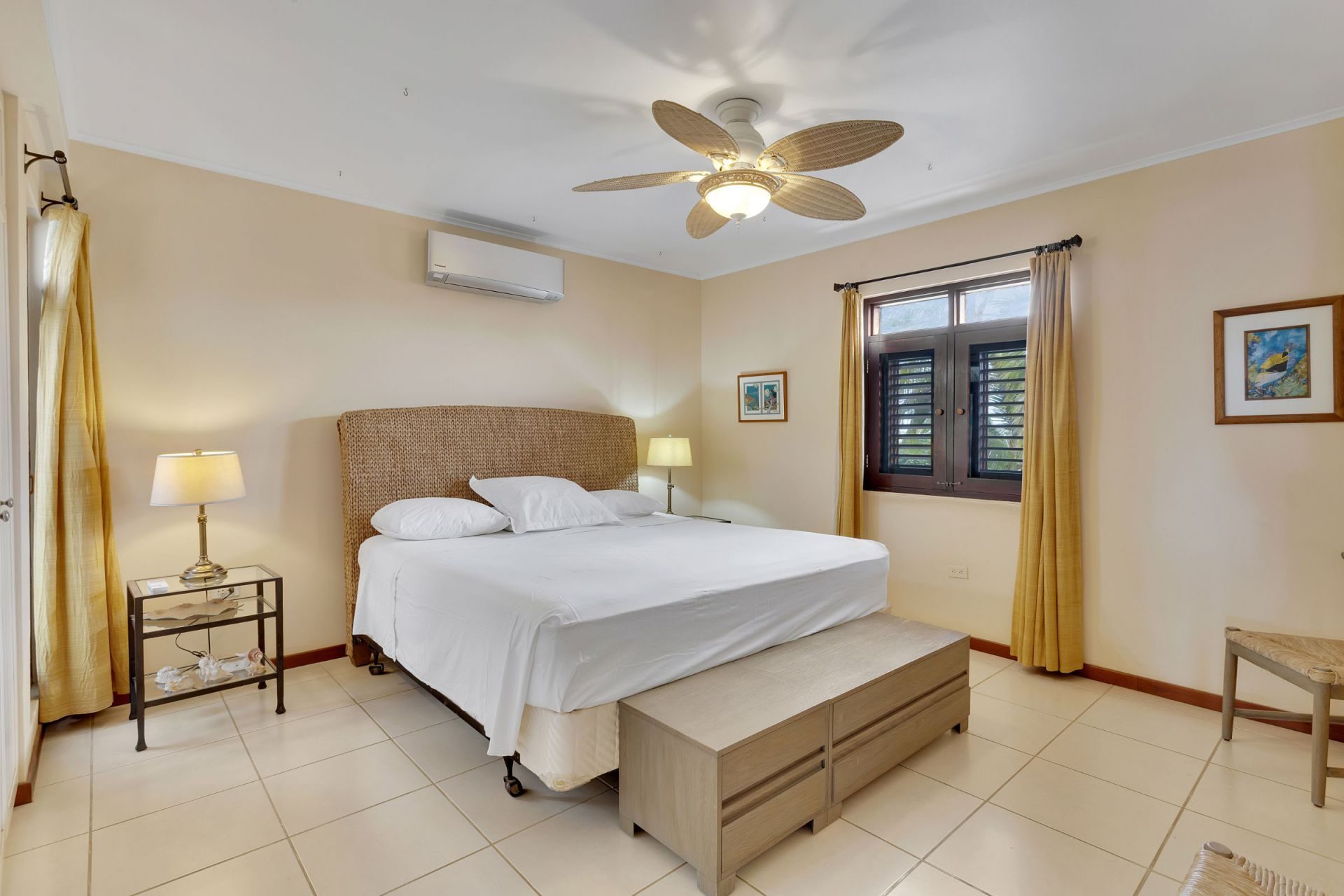 Kralendijk Sea Front Condo with Pool, photograph 34 of 57