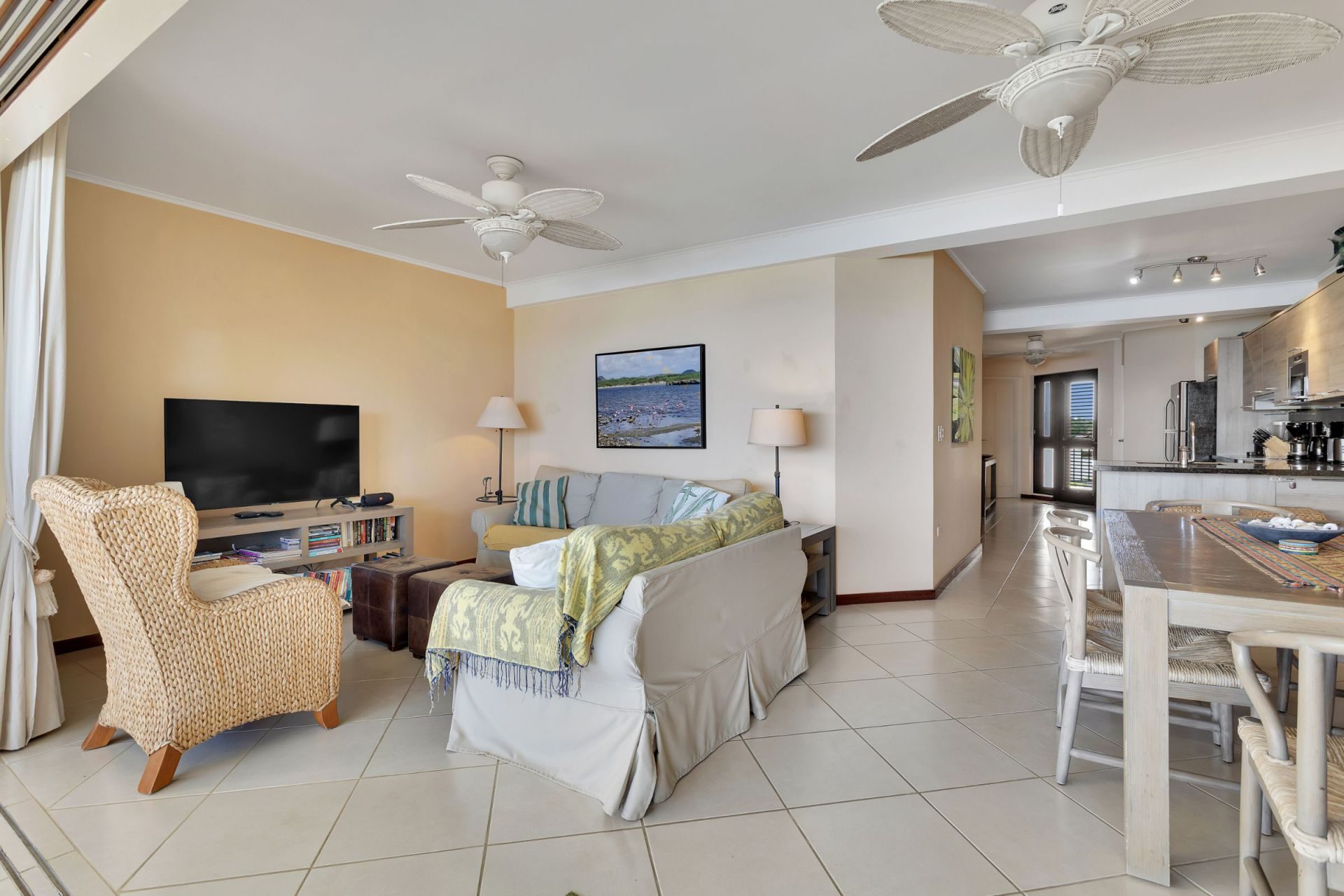 Kralendijk Sea Front Condo with Pool, photograph 17 of 57