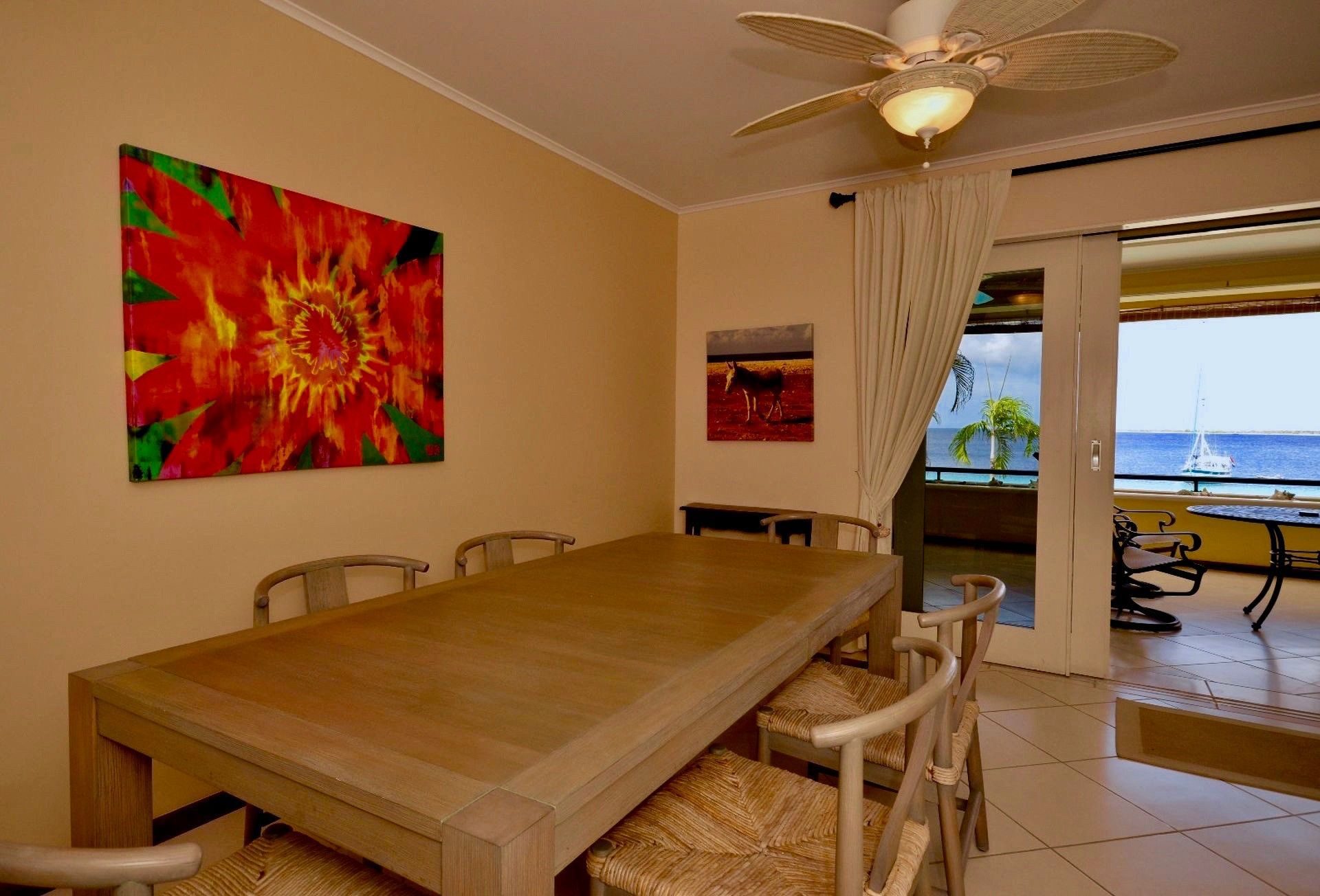 Kralendijk Sea Front Condo with Pool, photograph 10 of 57