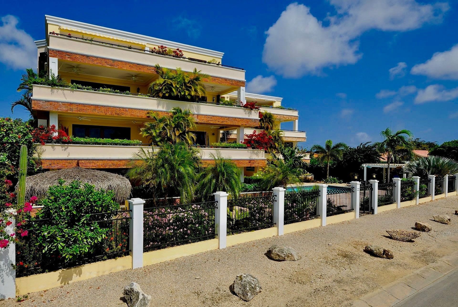 Kralendijk Sea Front Condo with Pool, photograph 4 of 57