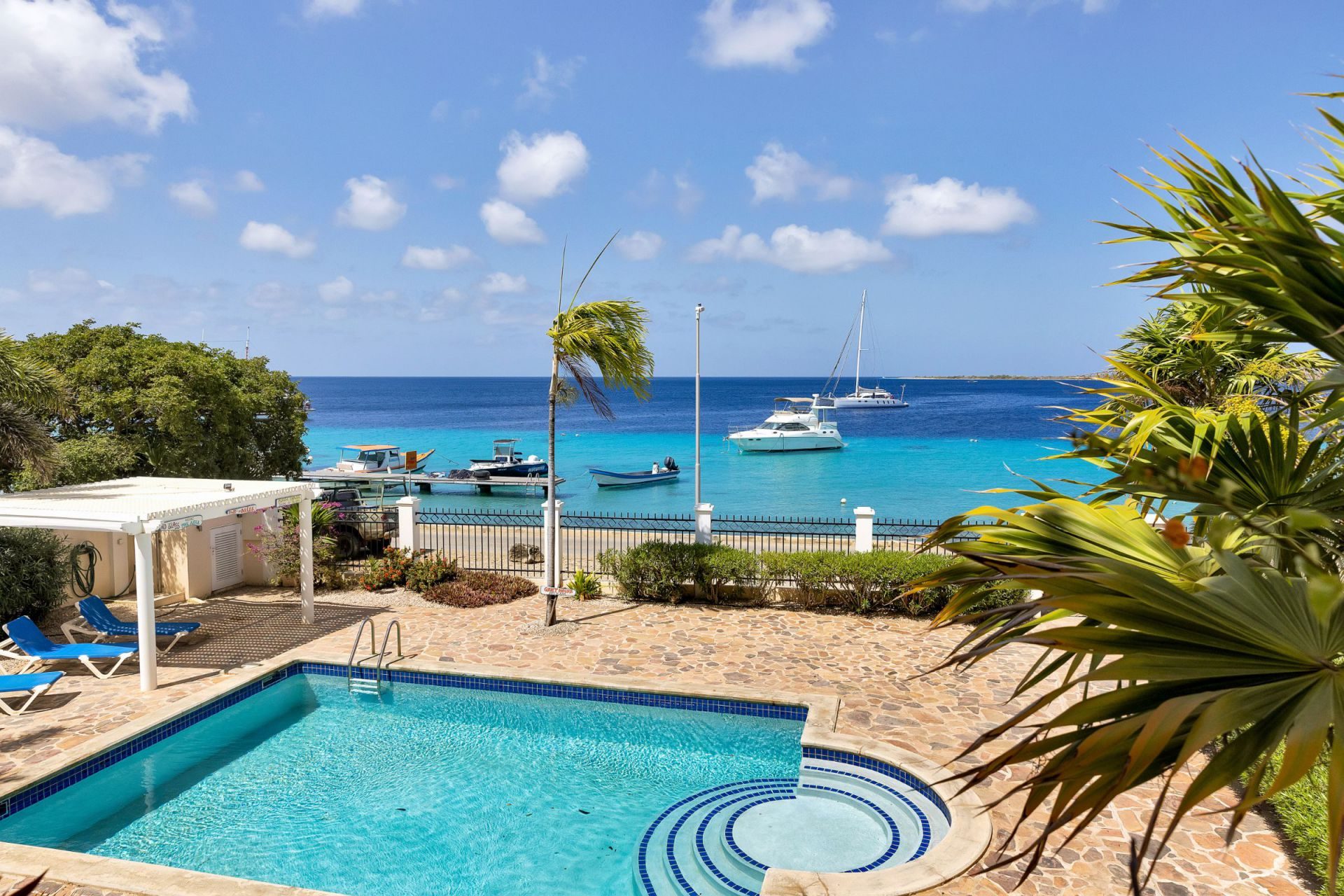 Kralendijk Sea Front Condo with Pool, photograph 7 of 57