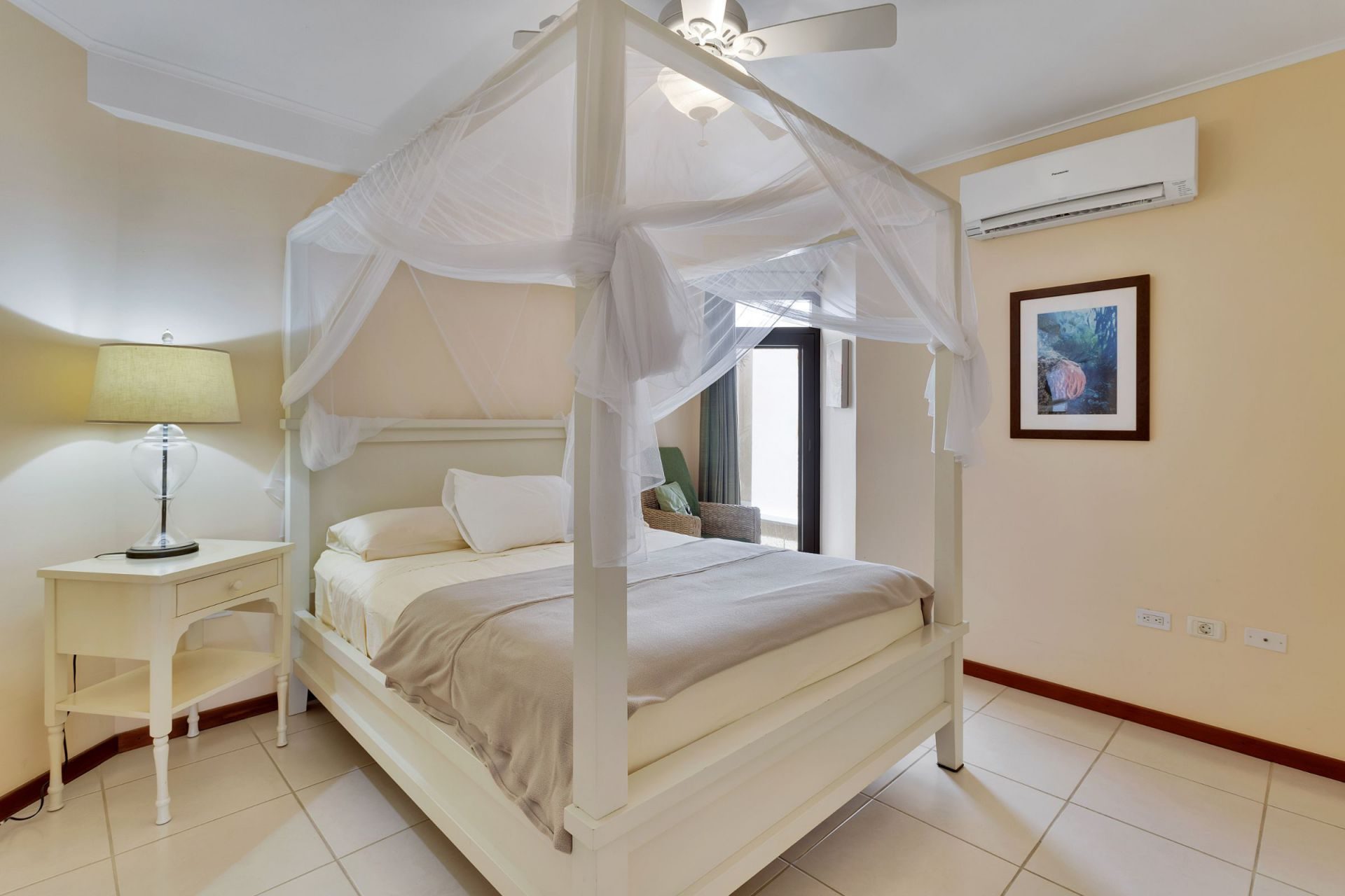 Kralendijk Sea Front Condo with Pool, photograph 41 of 57