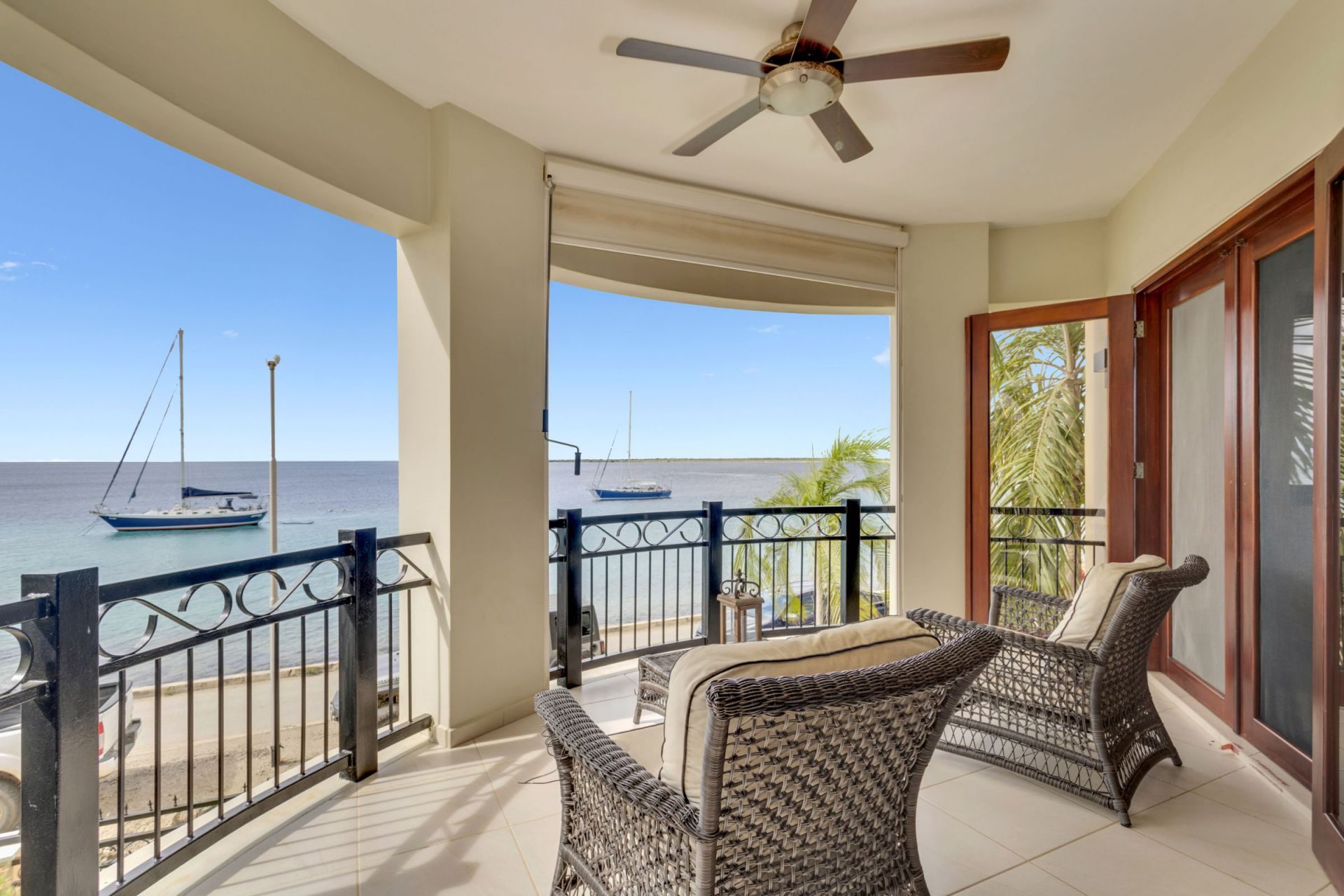 Vacation Condo on Seafront Boulevard, photograph 2 of 32