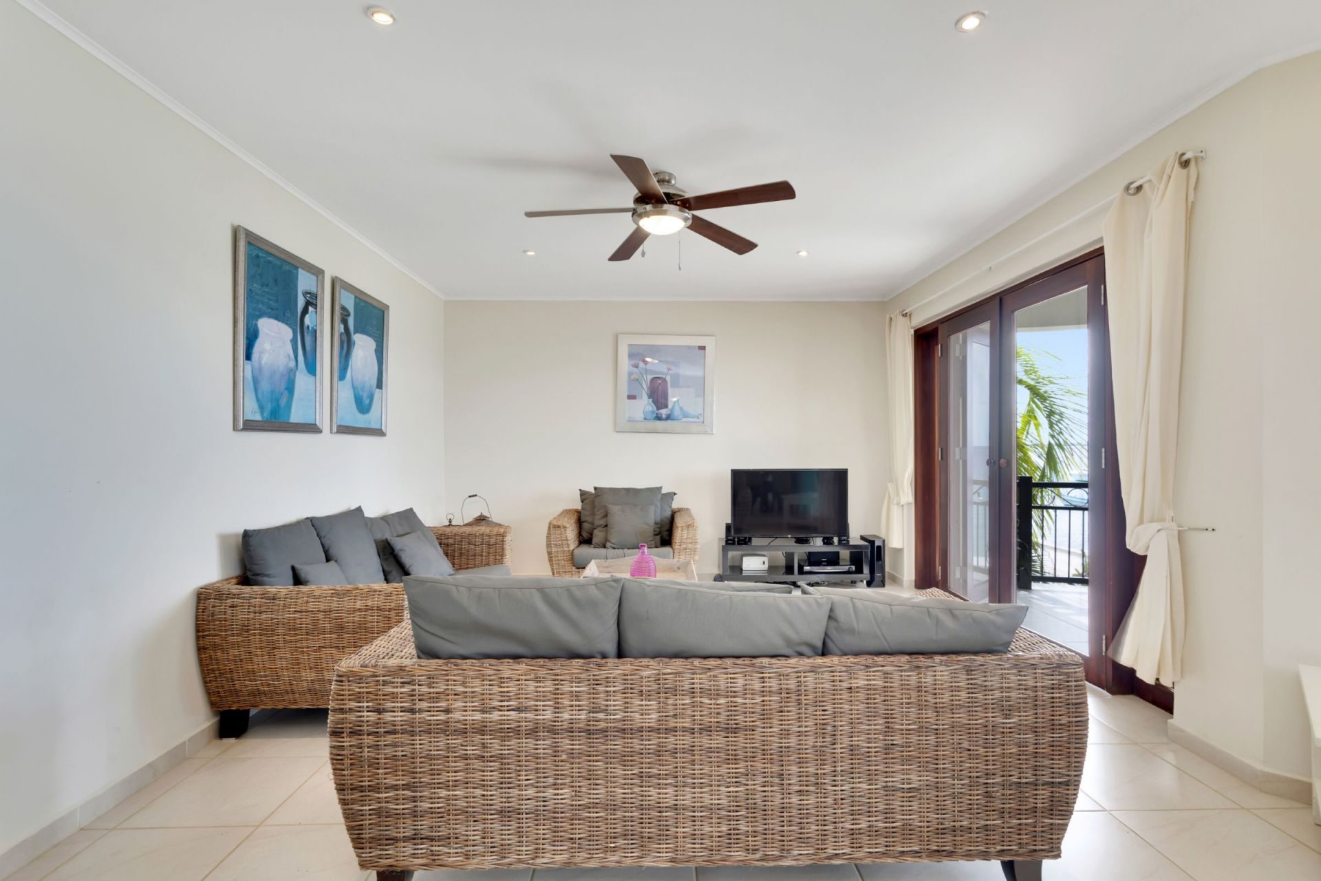 Vacation Condo on Seafront Boulevard, photograph 11 of 32