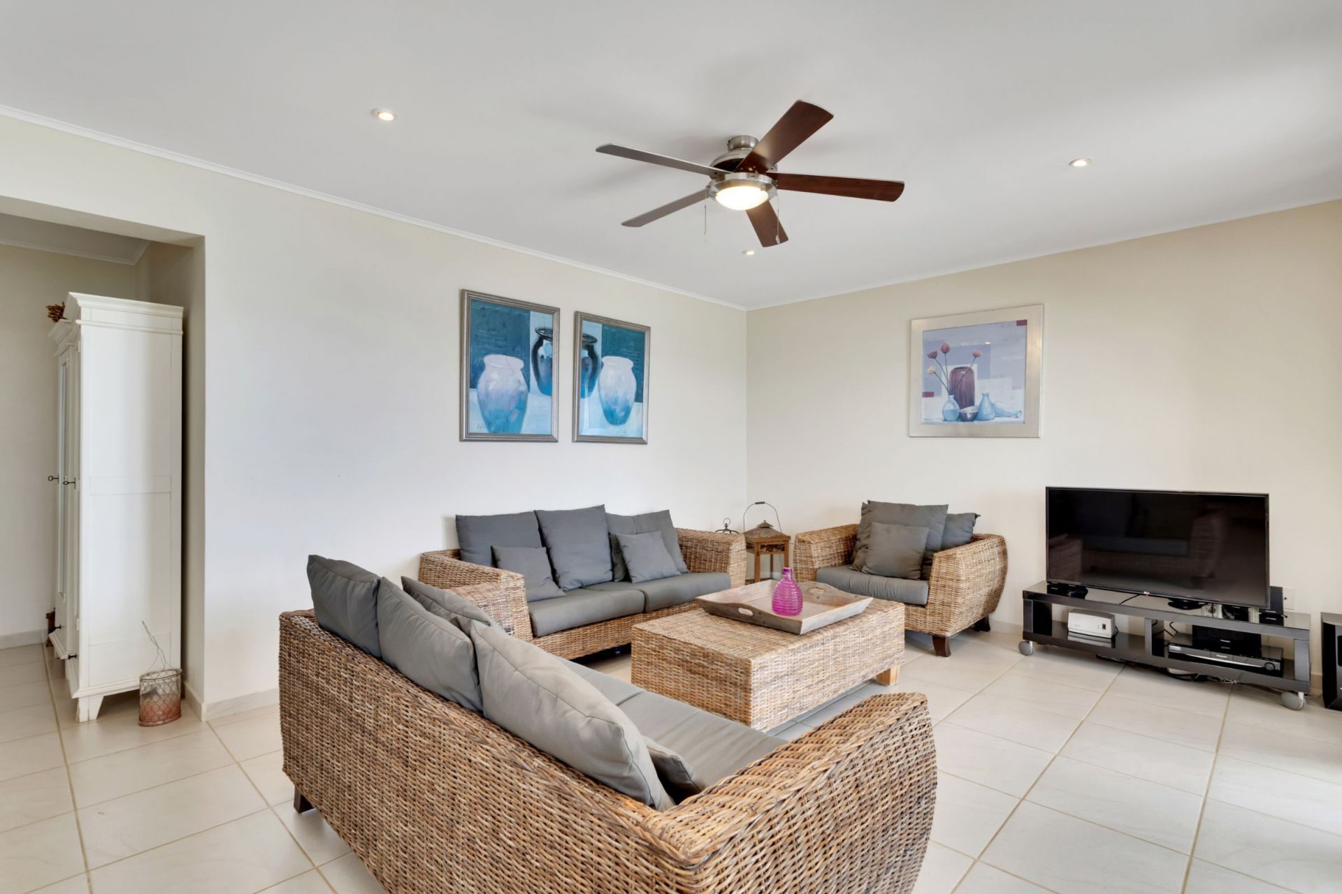 Vacation Condo on Seafront Boulevard, photograph 10 of 32