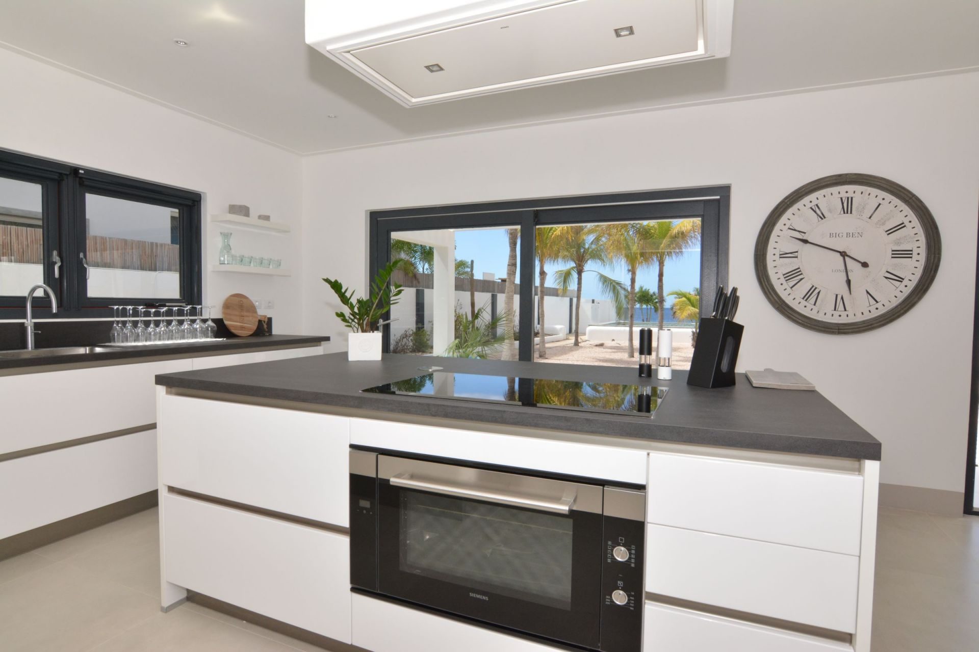 Oceanfront Family Vacation Villa, photograph 4 of 14