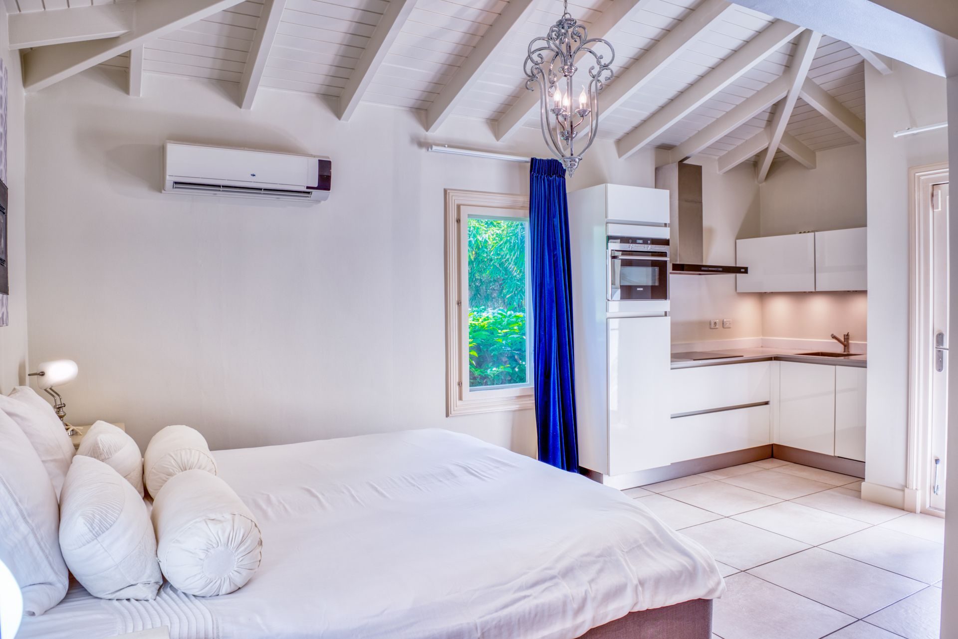 State of art seafront Vacation Villa, photograph 18 of 57