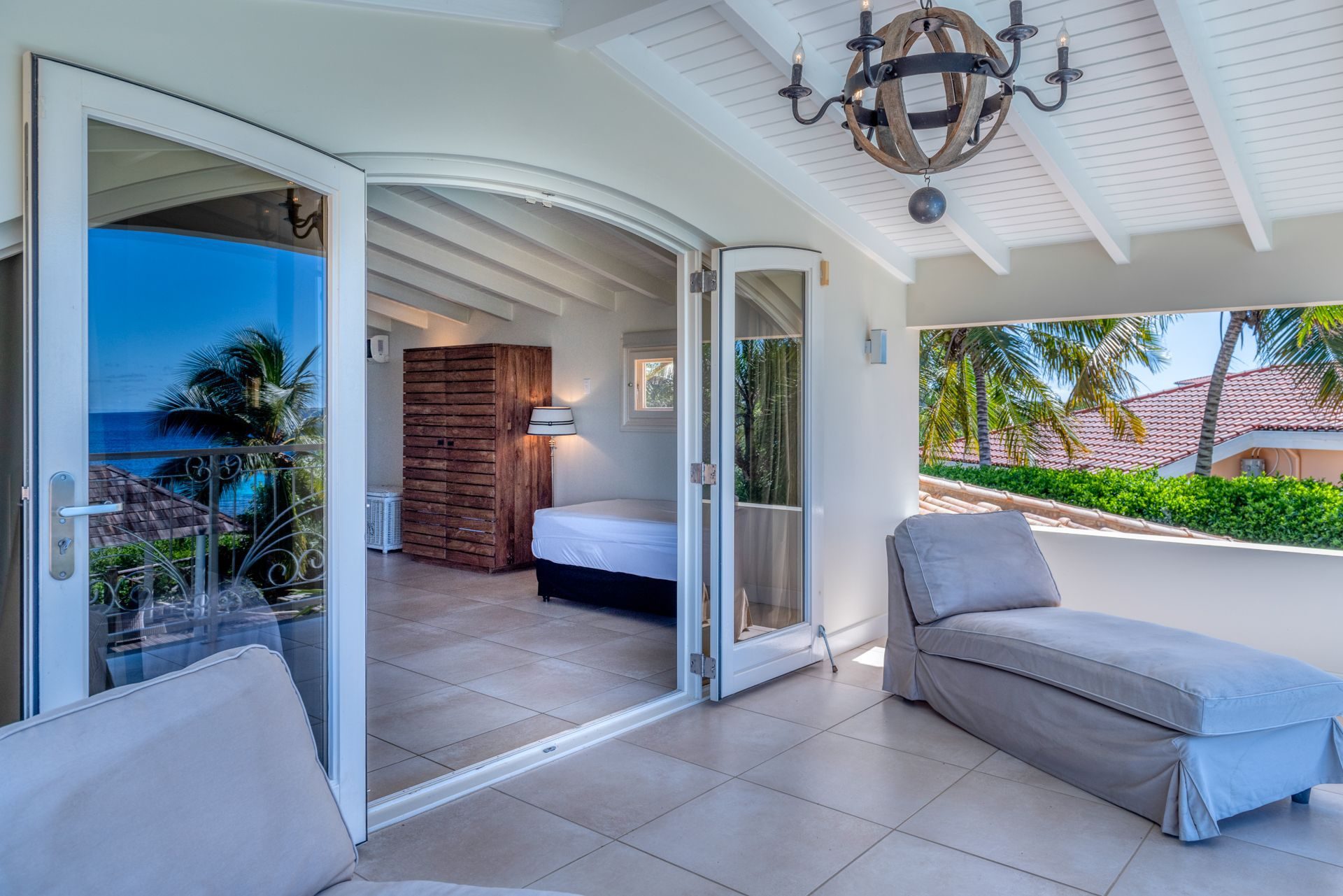 State of art seafront Vacation Villa, photograph 40 of 57