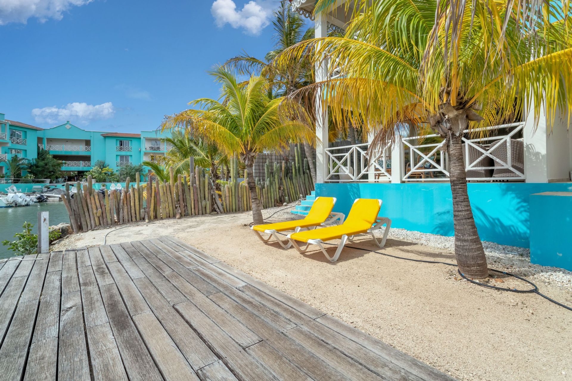Water side Vacation Condo with shared pool, photograph 13 of 16