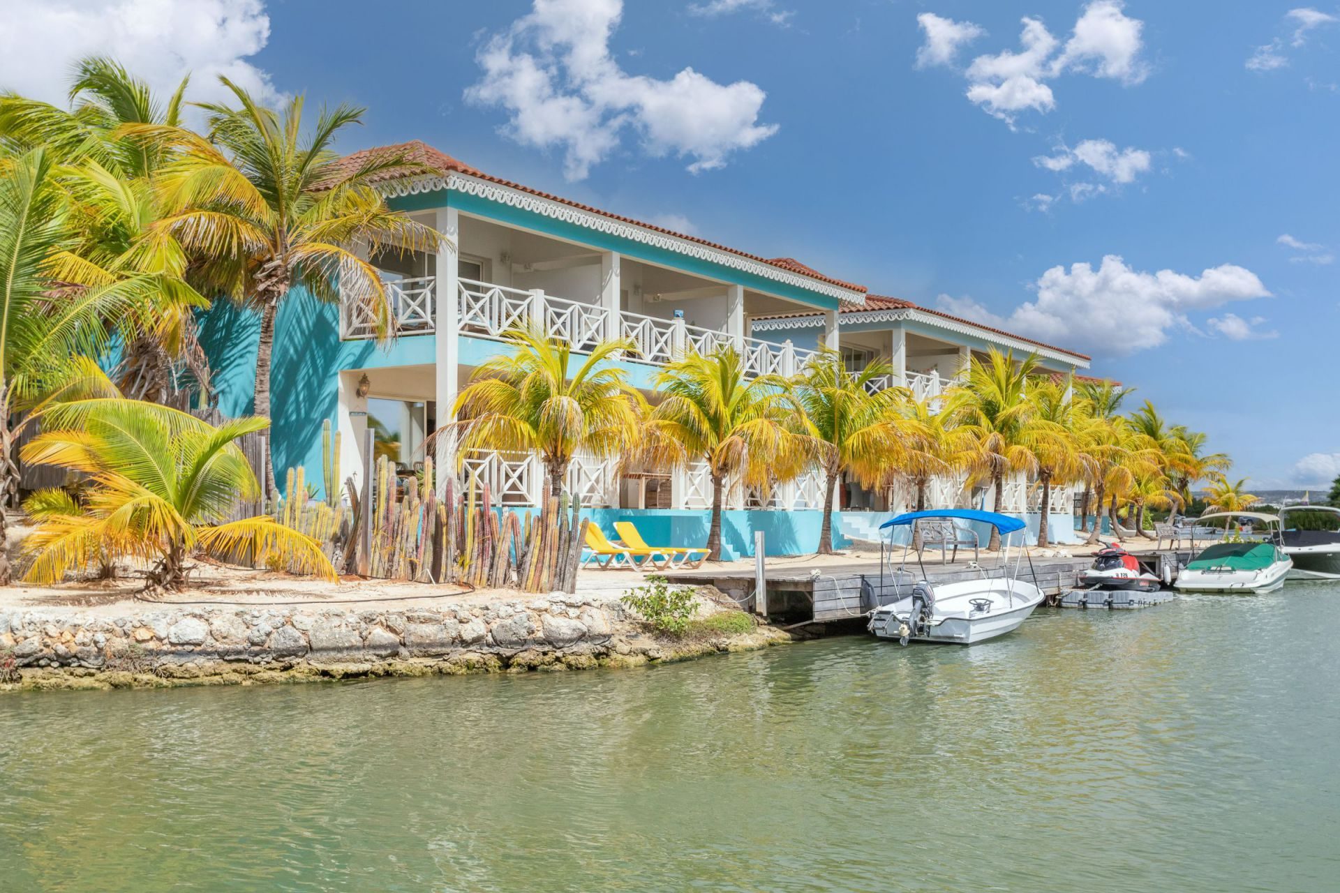 Water side Vacation Condo with shared pool, photograph 14 of 16