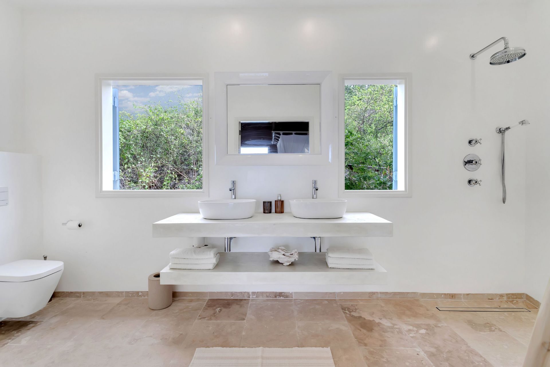 Extraordinary Ocean Front Vacation Villa, photograph 13 of 38