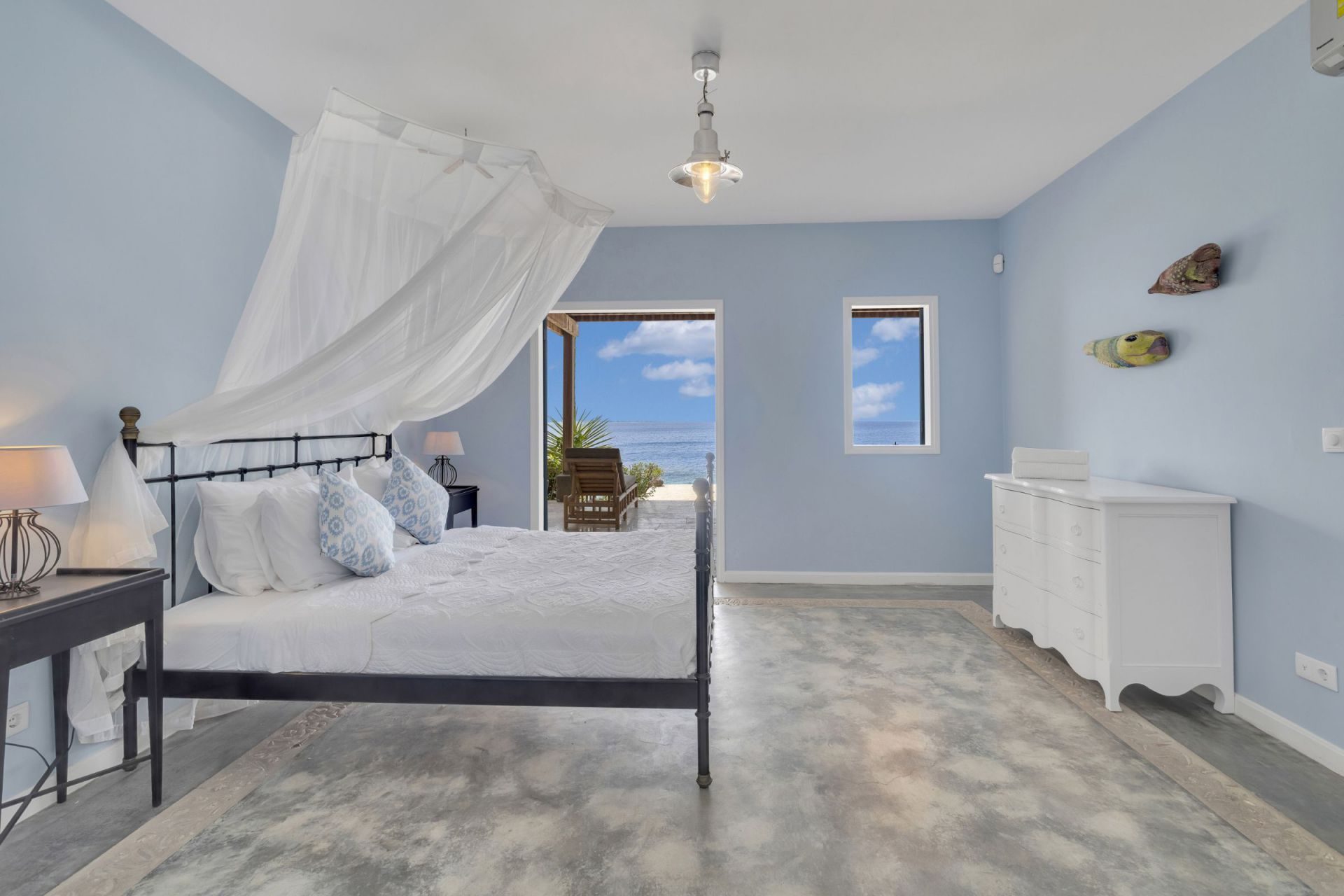 Extraordinary Ocean Front Vacation Villa, photograph 18 of 38