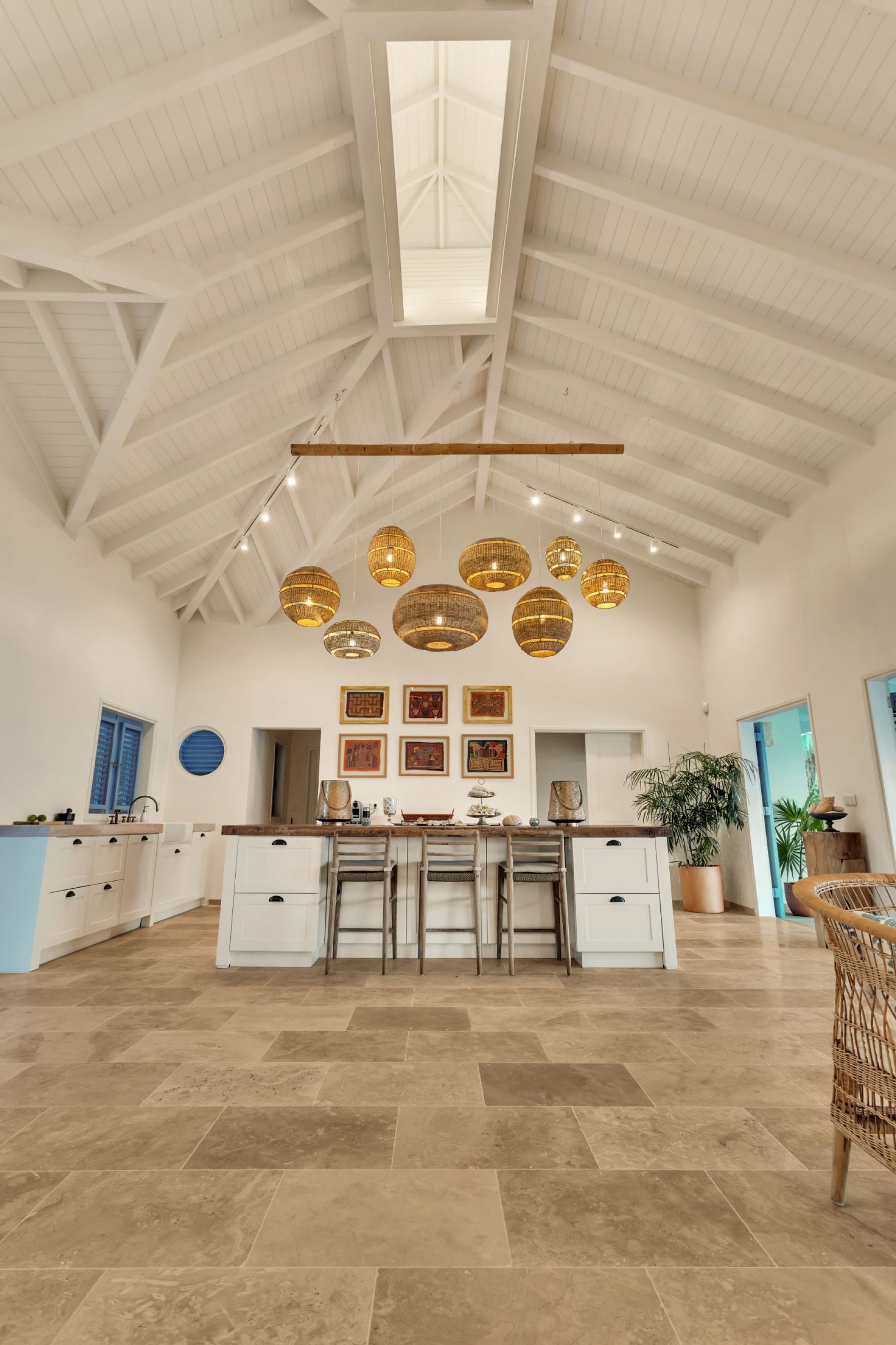 Extraordinary Ocean Front Vacation Villa, photograph 10 of 38