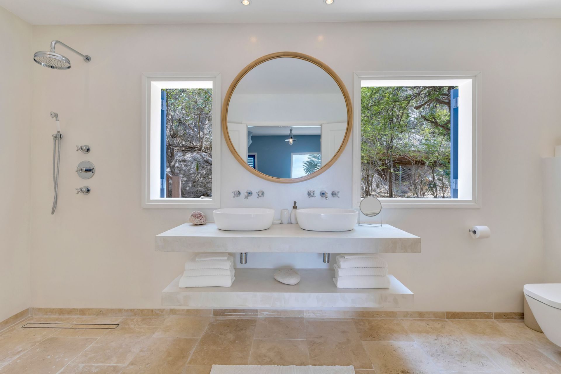 Extraordinary Ocean Front Vacation Villa, photograph 19 of 38