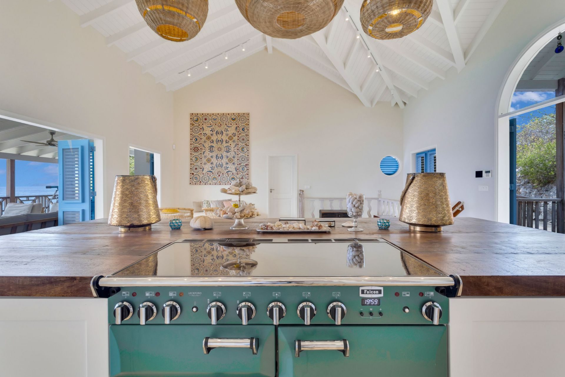 Extraordinary Ocean Front Vacation Villa, photograph 8 of 38