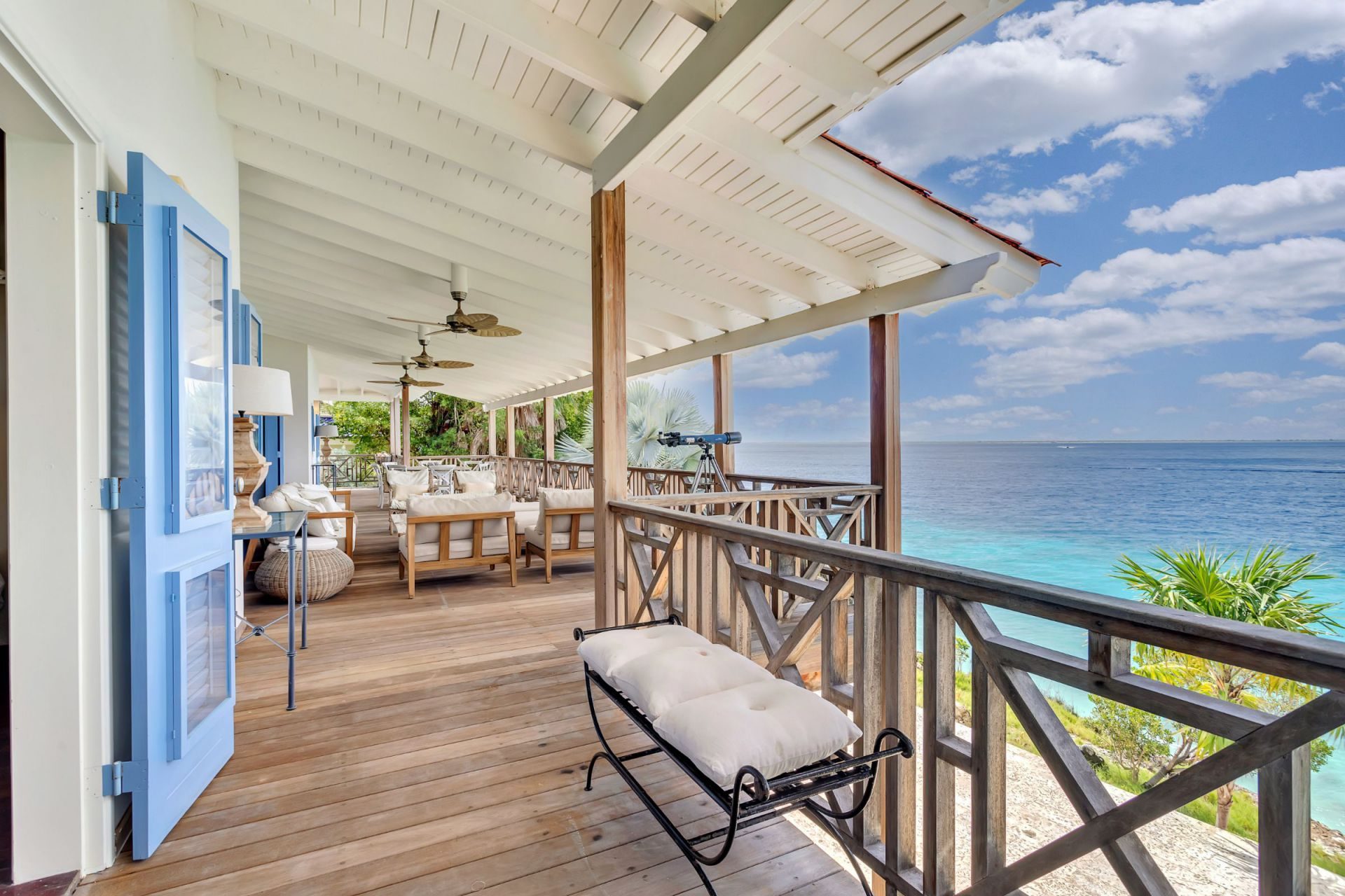 Extraordinary Ocean Front Vacation Villa, photograph 5 of 38