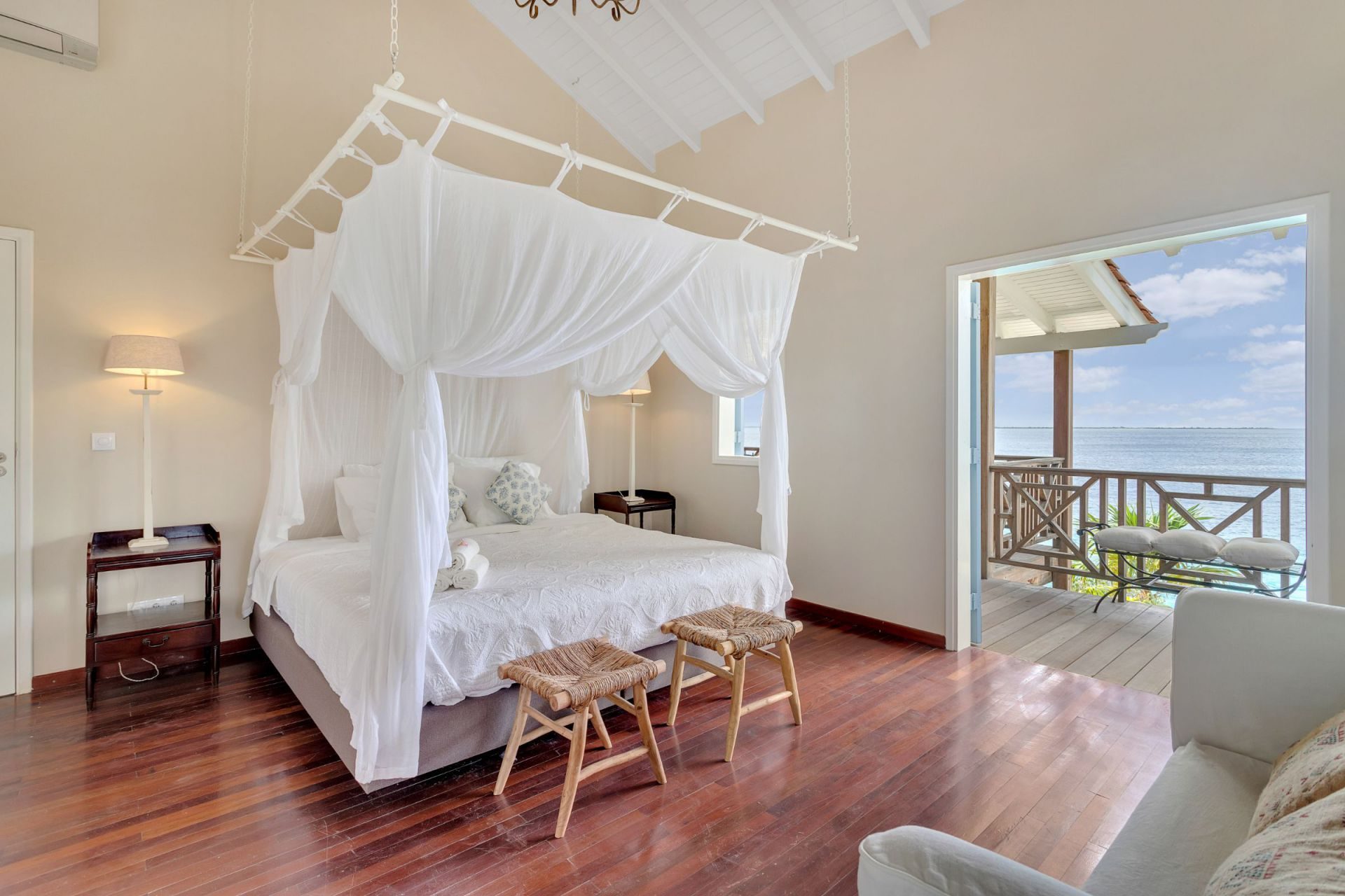Extraordinary Ocean Front Vacation Villa, photograph 14 of 38