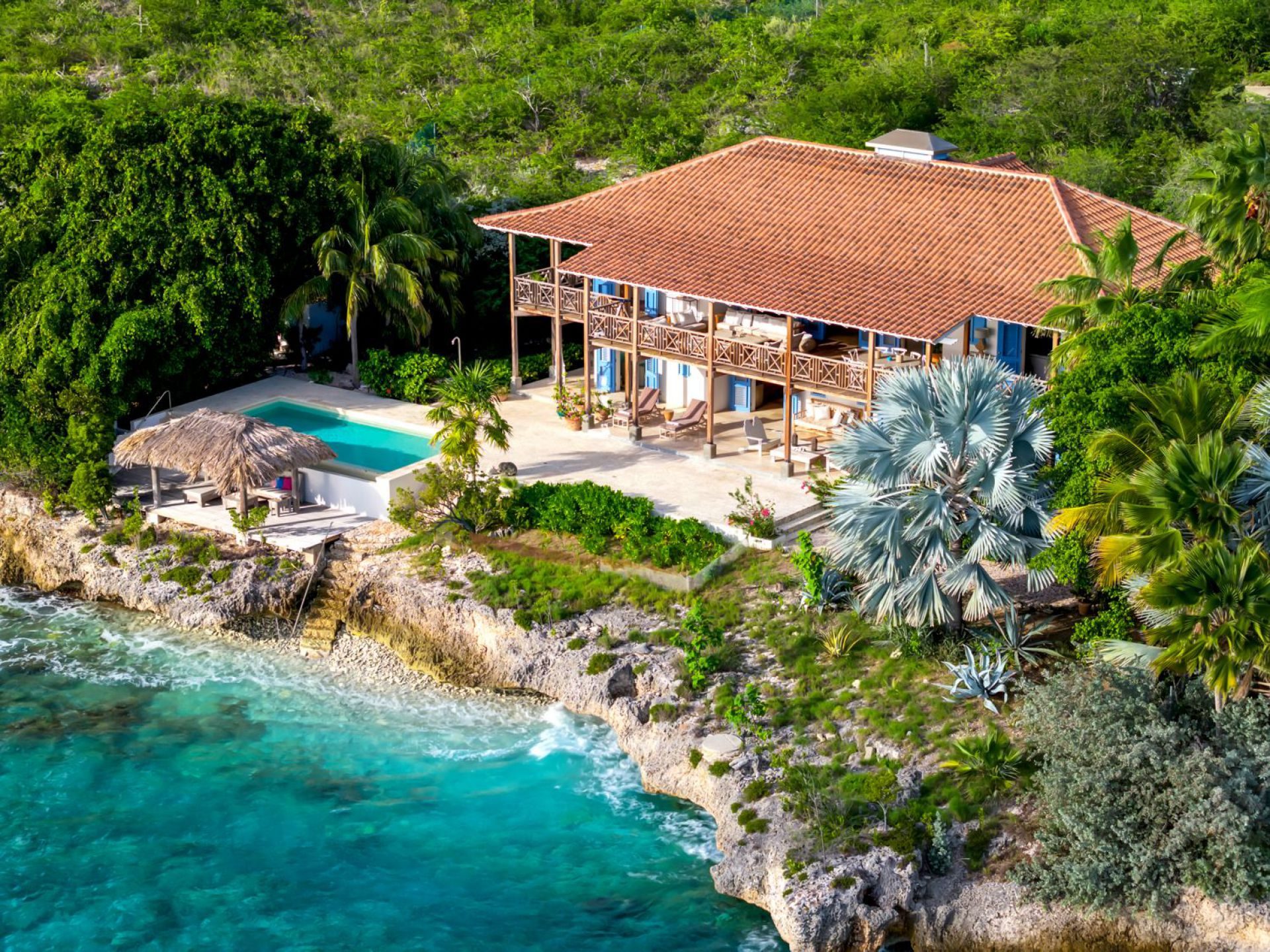 Extraordinary Ocean Front Vacation Villa, photograph 3 of 38
