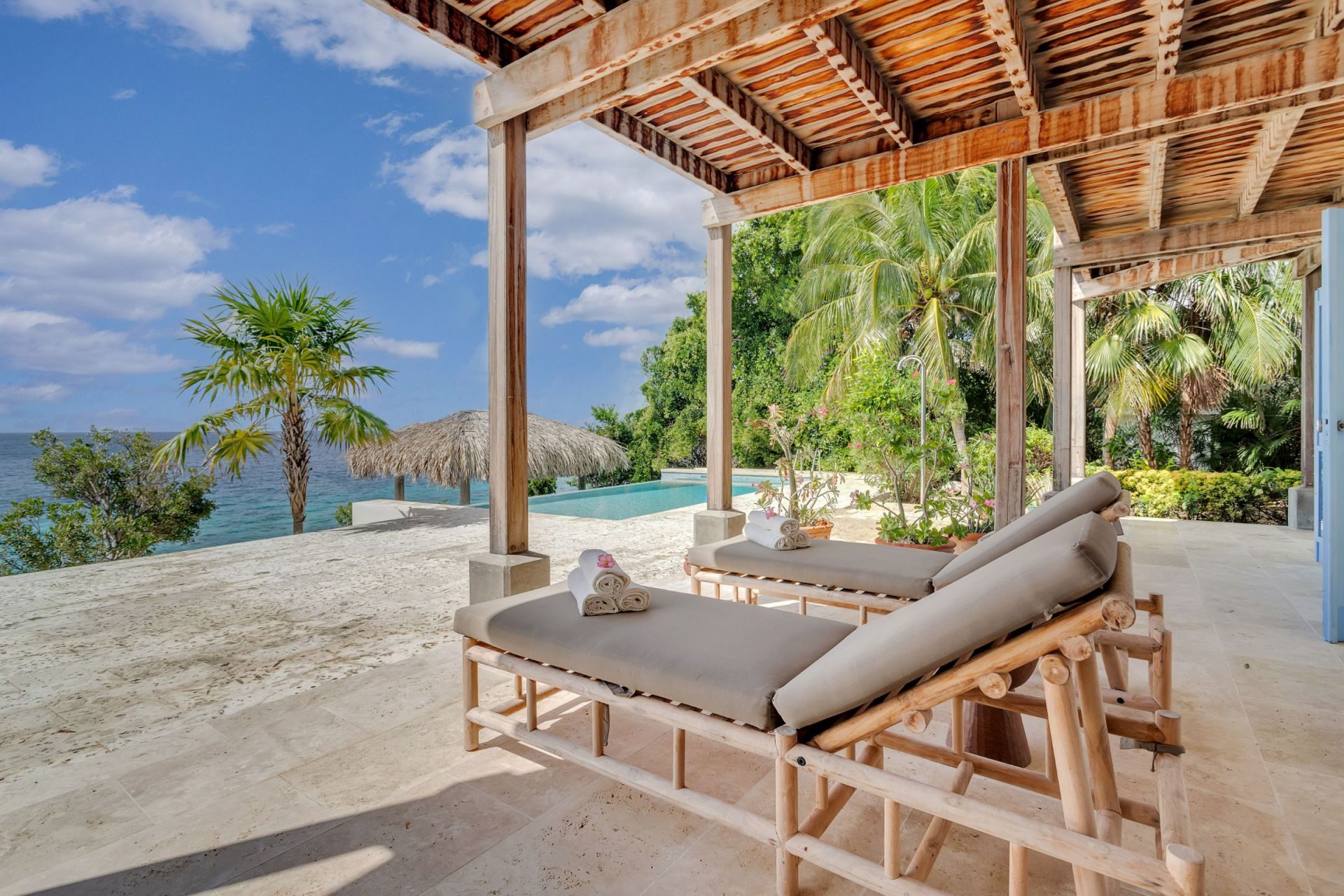 Extraordinary Ocean Front Vacation Villa, photograph 23 of 38