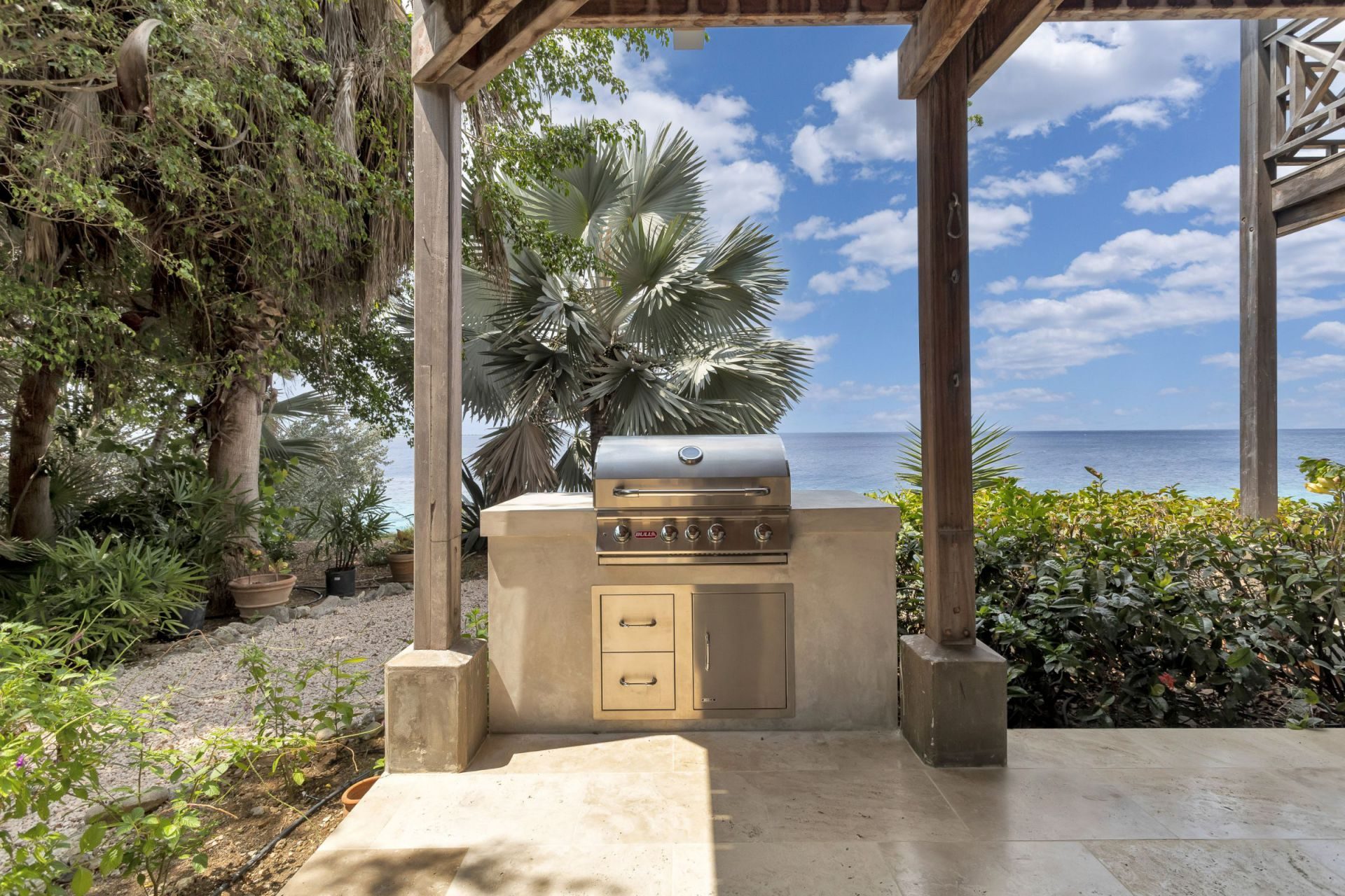 Extraordinary Ocean Front Vacation Villa, photograph 22 of 38