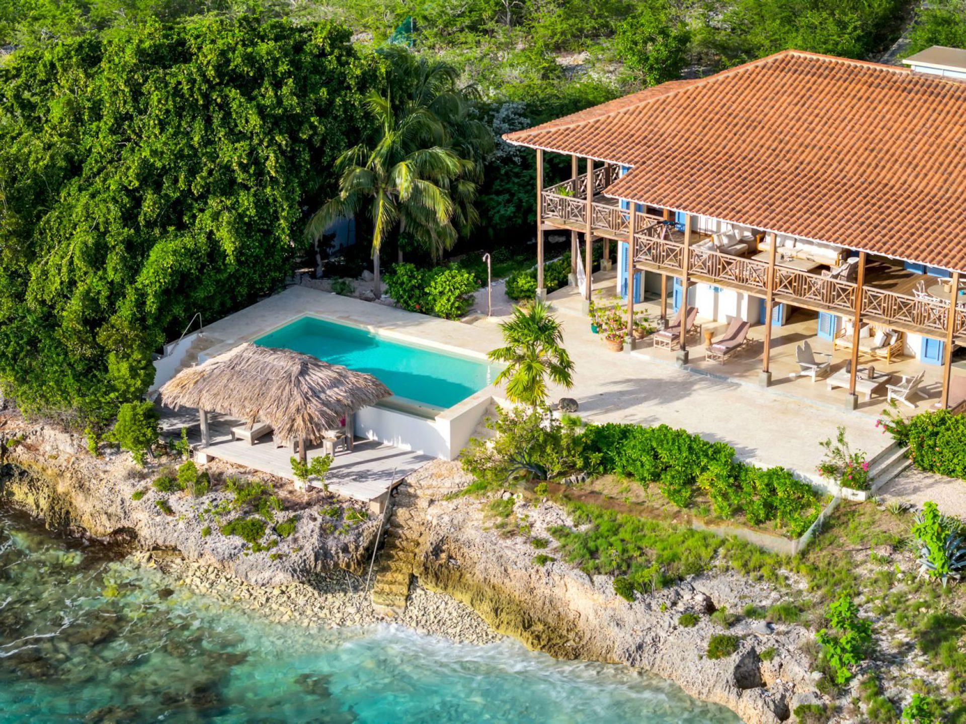 Extraordinary Ocean Front Vacation Villa, photograph 32 of 38