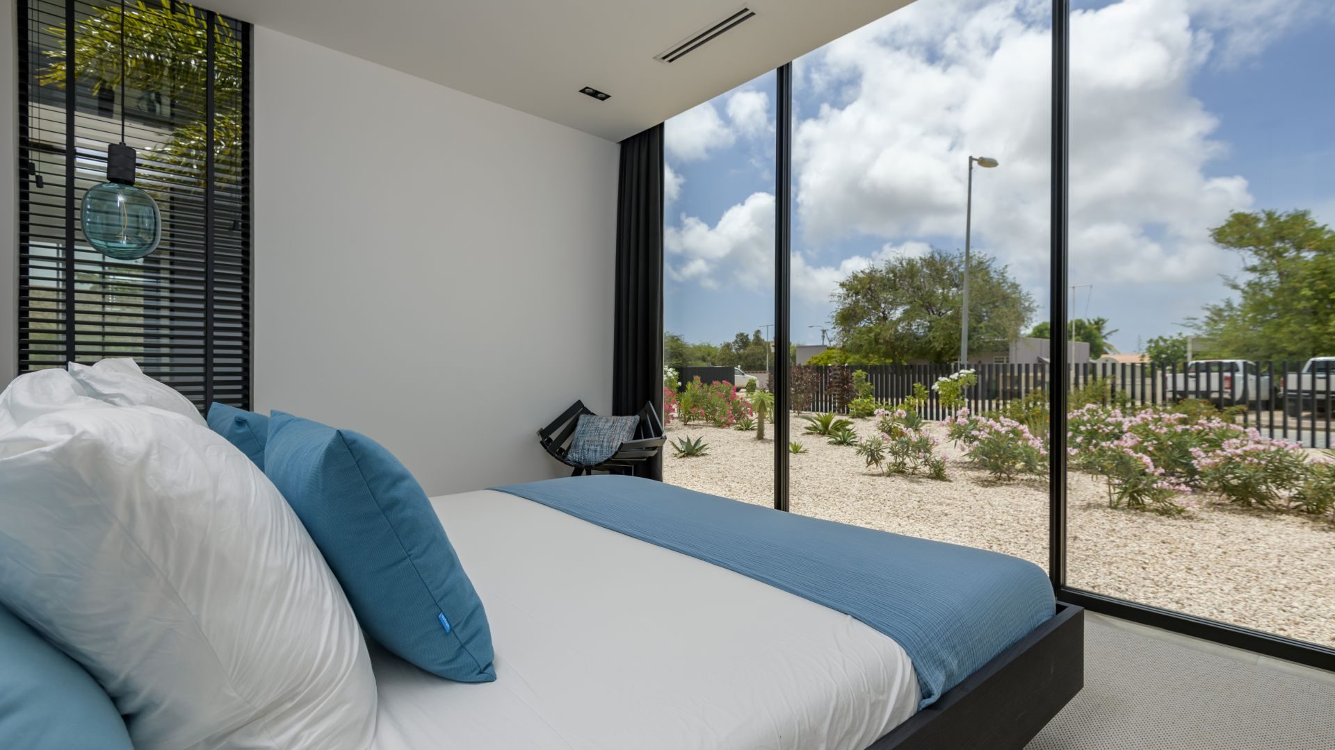 Exclusive Contemporary Oceanfront Villa, photograph 8 of 16